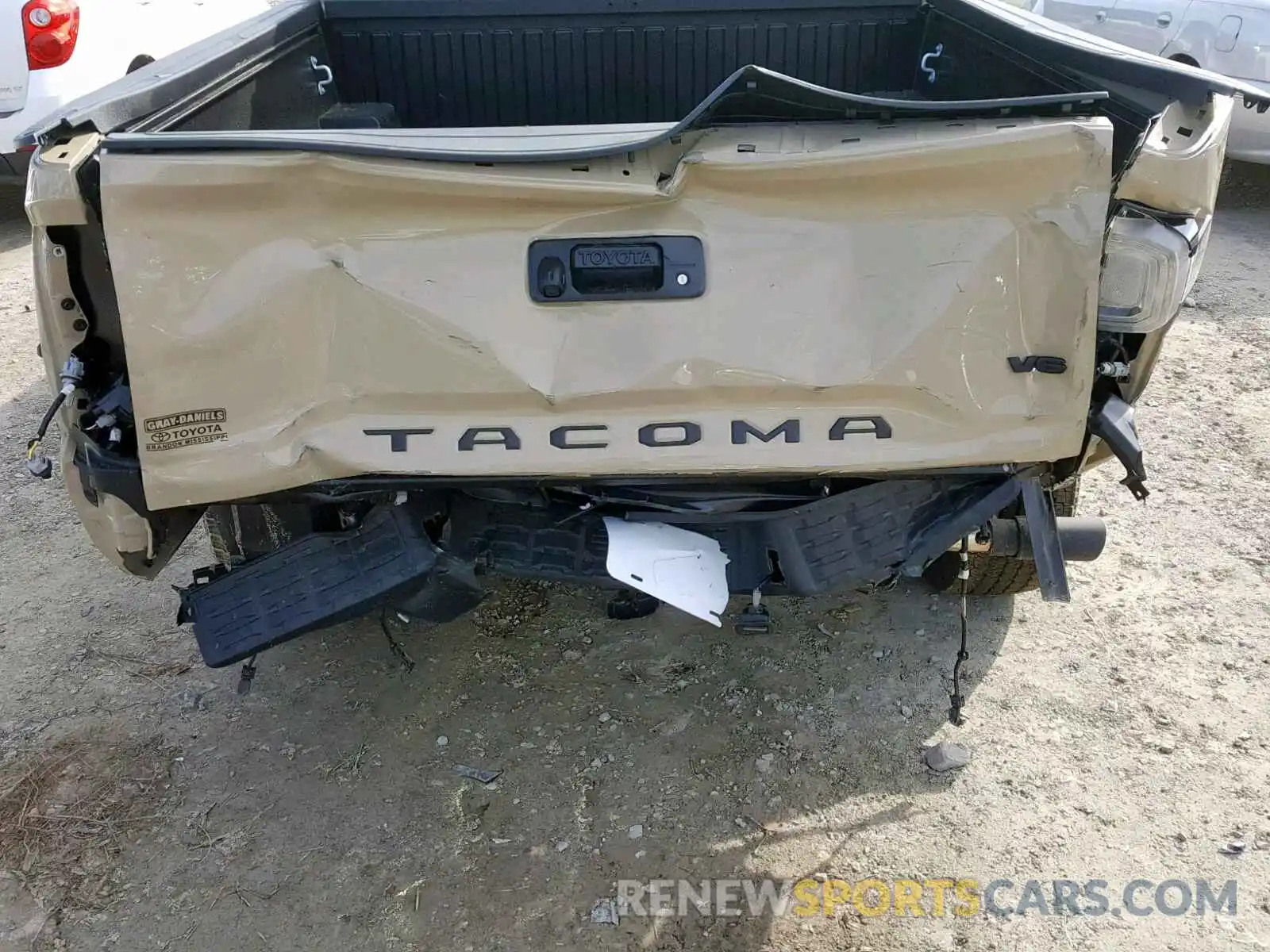 9 Фотография поврежденного автомобиля 3TMCZ5AN2KM219553 TOYOTA TACOMA DOU 2019