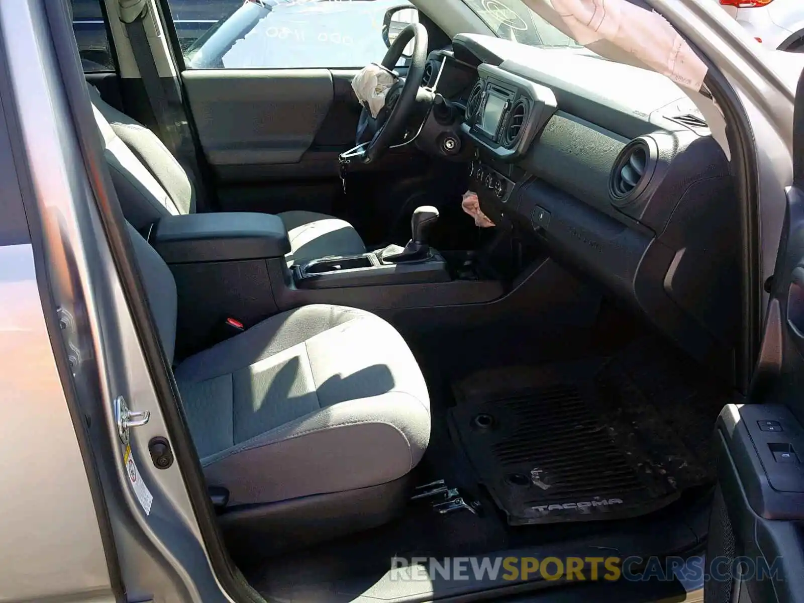 5 Photograph of a damaged car 3TMCZ5AN2KM227961 TOYOTA TACOMA DOU 2019