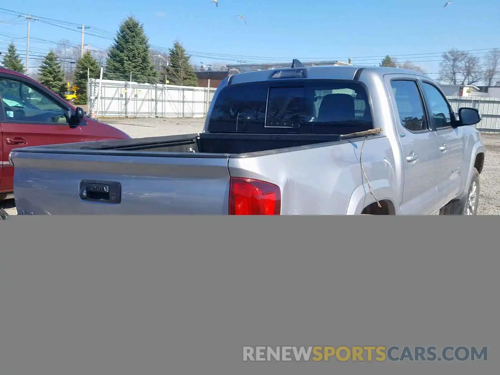 4 Photograph of a damaged car 3TMCZ5AN2KM229032 TOYOTA TACOMA DOU 2019