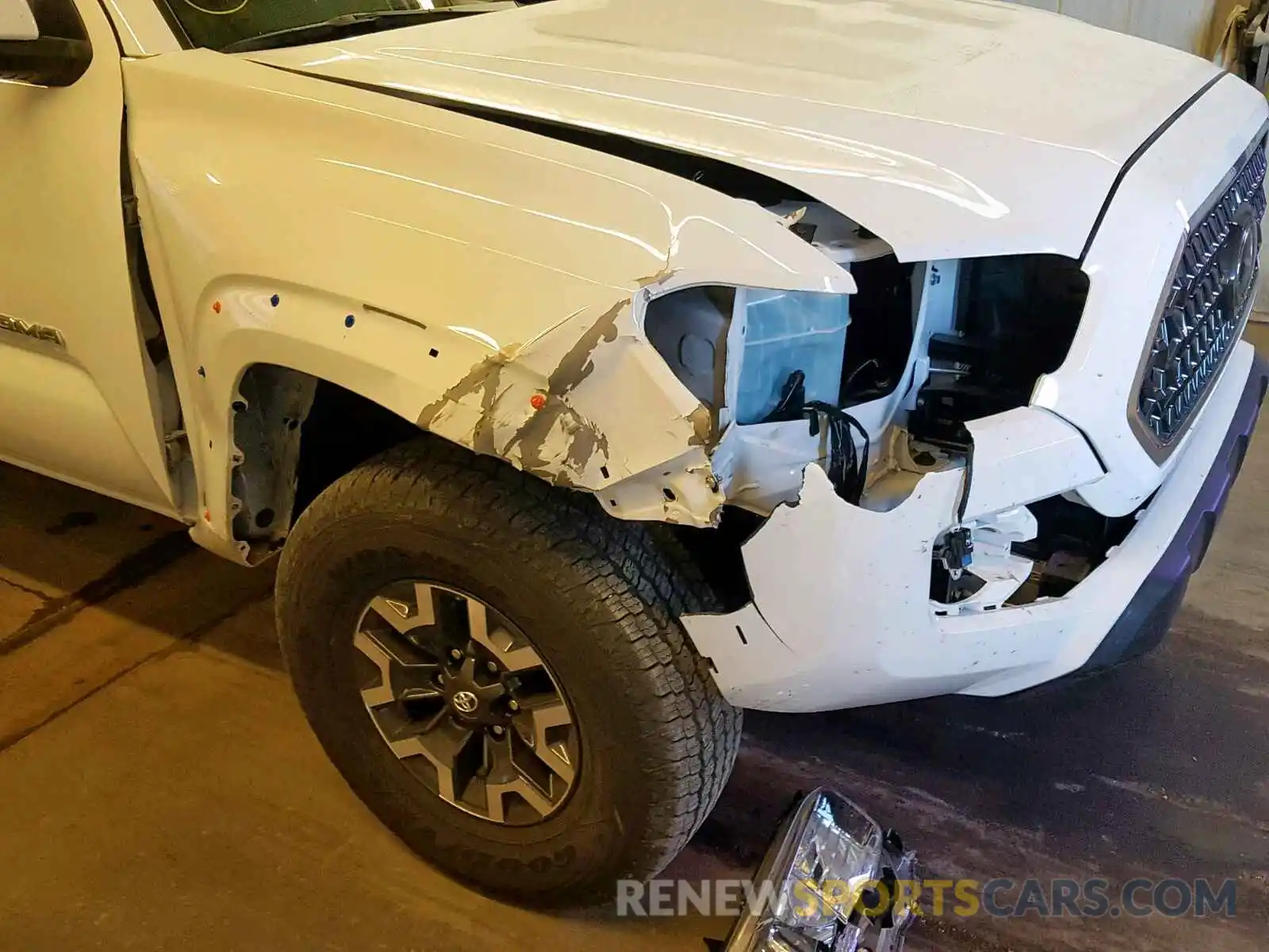 9 Photograph of a damaged car 3TMCZ5AN2KM249362 TOYOTA TACOMA DOU 2019