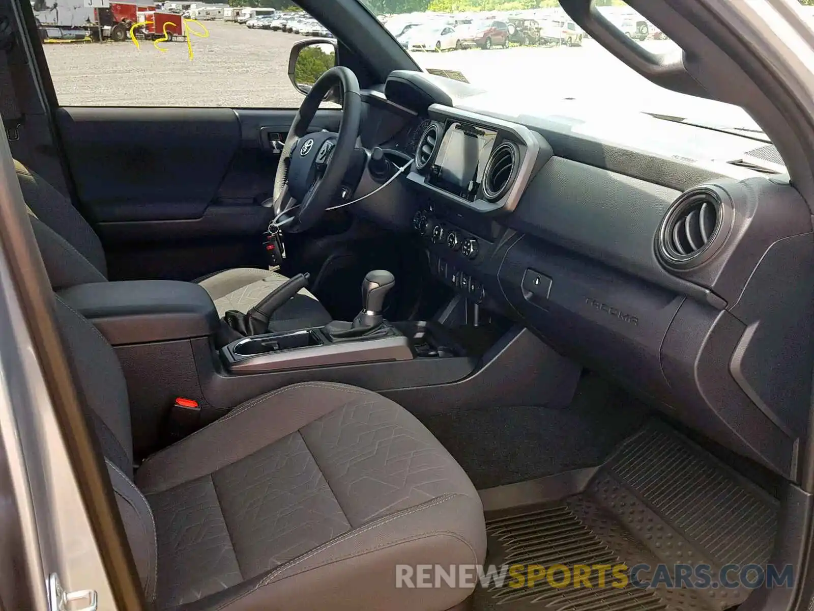 5 Photograph of a damaged car 3TMCZ5AN2KM252813 TOYOTA TACOMA DOU 2019