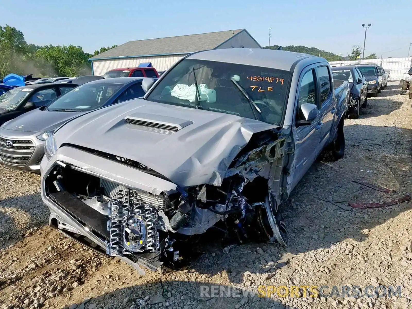 2 Фотография поврежденного автомобиля 3TMCZ5AN2KM262029 TOYOTA TACOMA DOU 2019