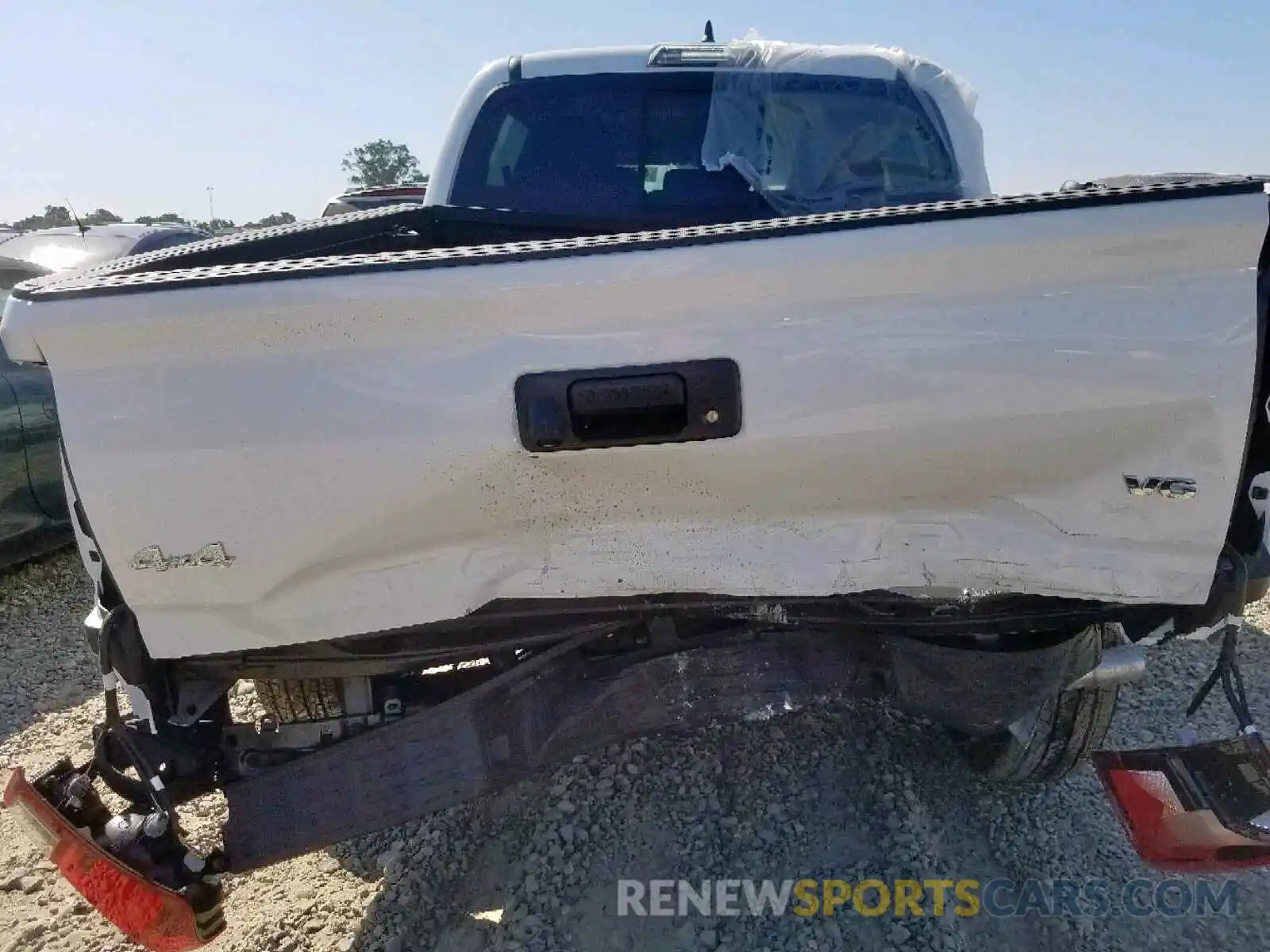 9 Photograph of a damaged car 3TMCZ5AN2KM279445 TOYOTA TACOMA DOU 2019