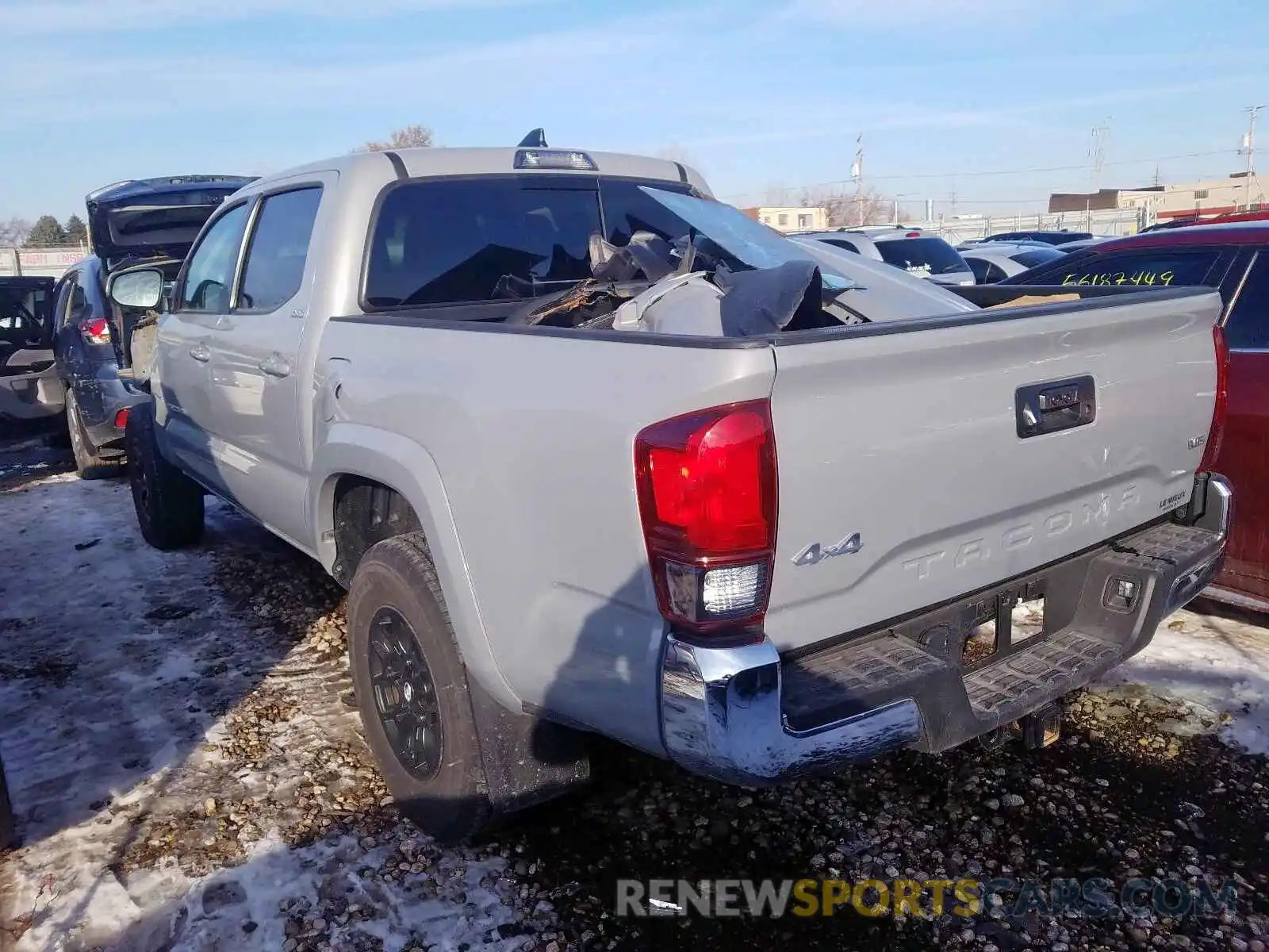 3 Фотография поврежденного автомобиля 3TMCZ5AN3KM205001 TOYOTA TACOMA DOU 2019