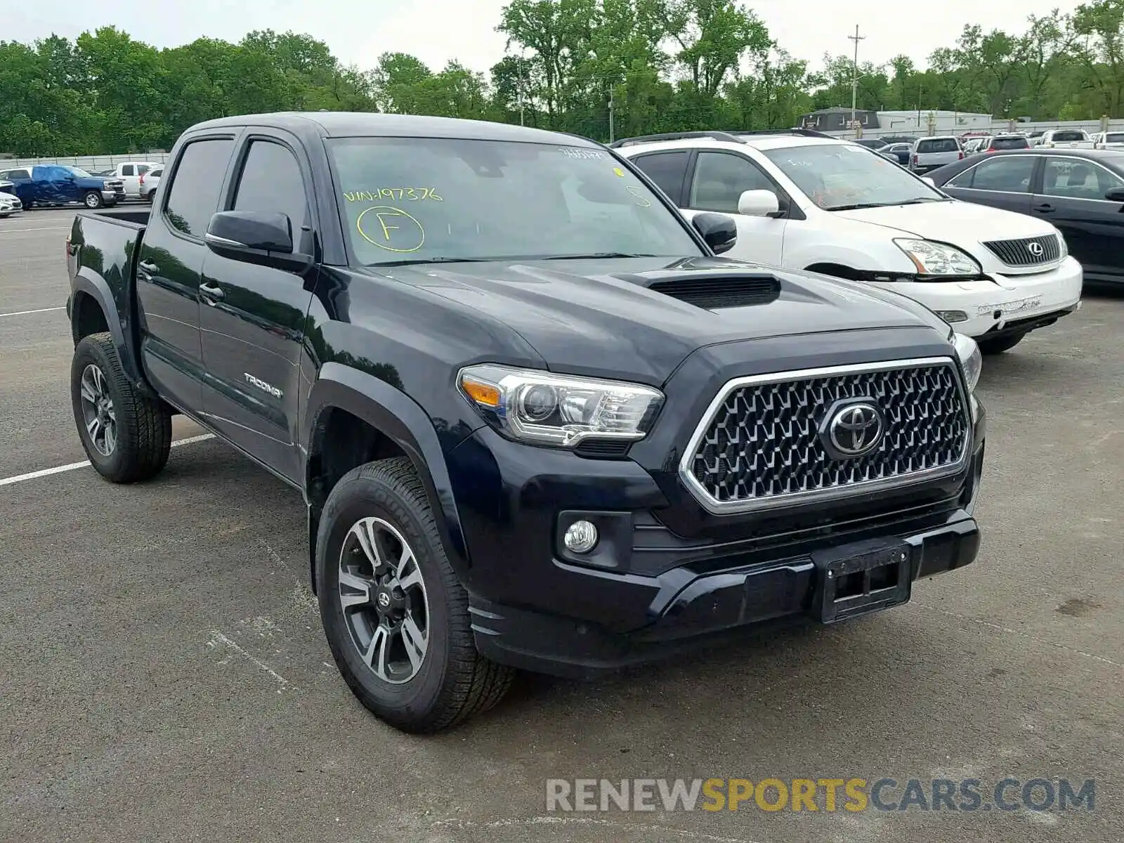 1 Photograph of a damaged car 3TMCZ5AN4KM197376 TOYOTA TACOMA DOU 2019