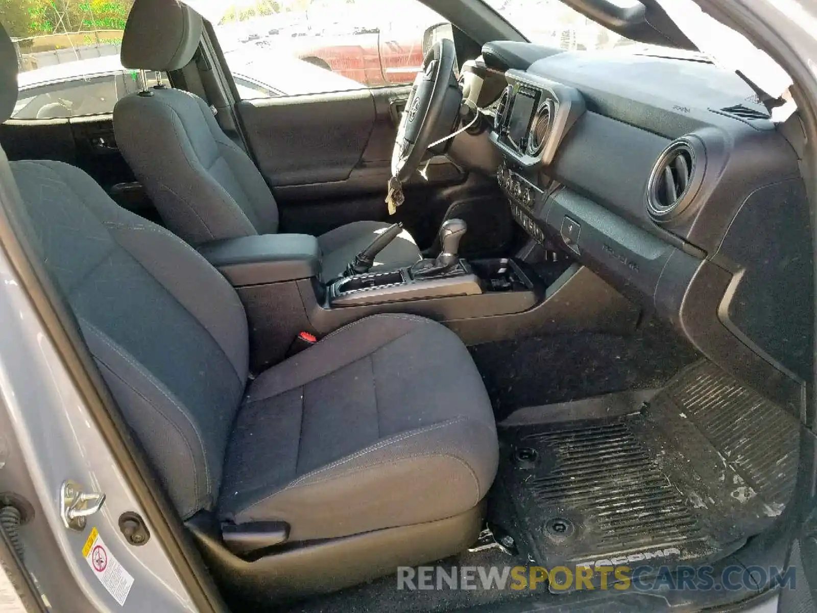 5 Photograph of a damaged car 3TMCZ5AN4KM228450 TOYOTA TACOMA DOU 2019