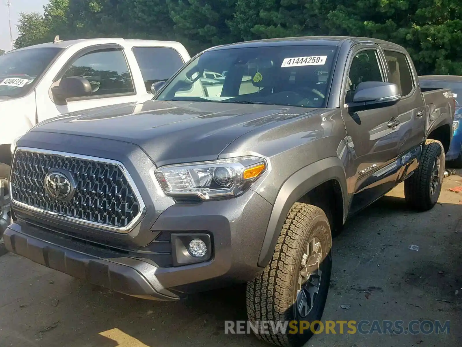 2 Photograph of a damaged car 3TMCZ5AN4KM236015 TOYOTA TACOMA DOU 2019