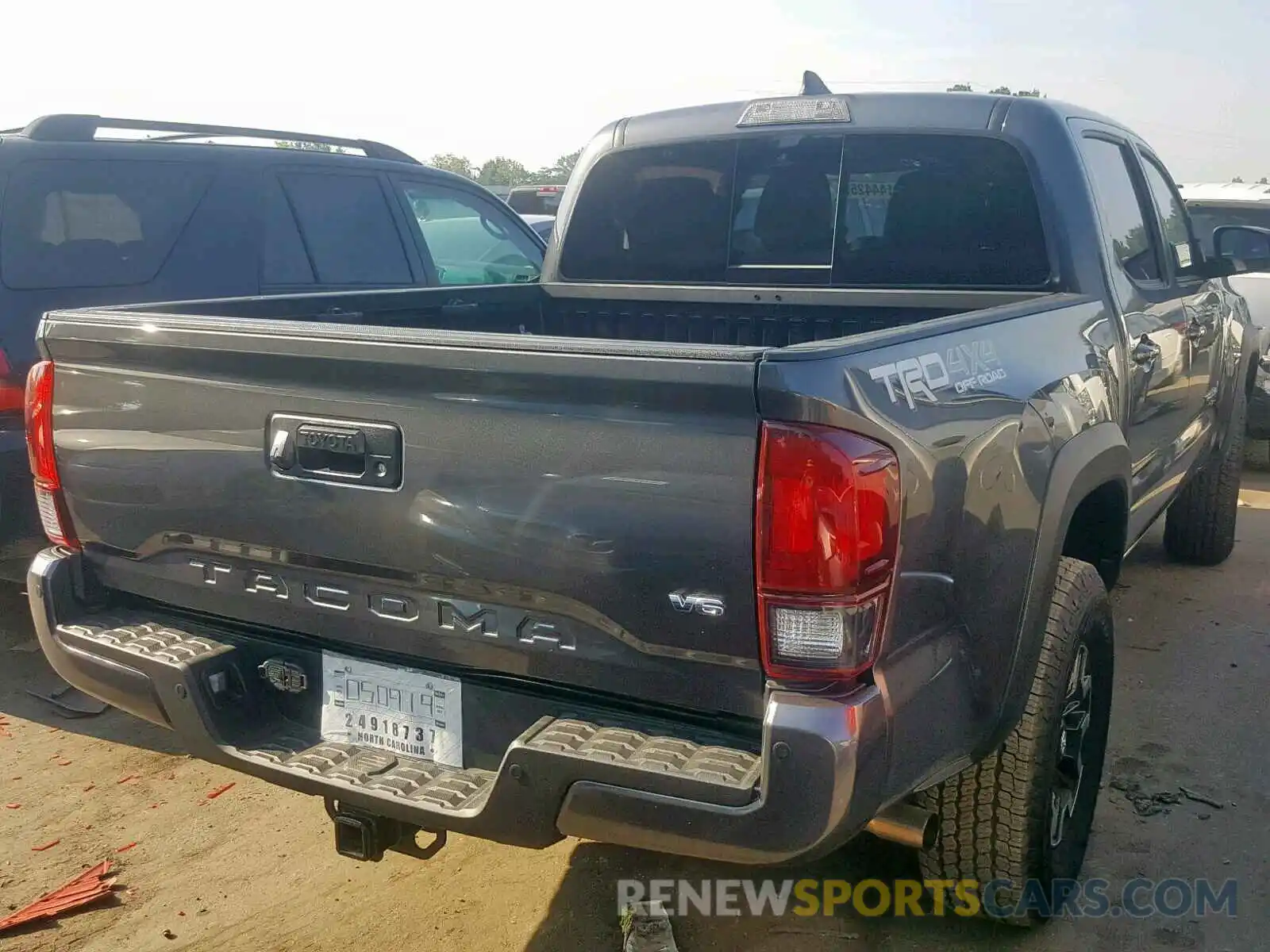 4 Photograph of a damaged car 3TMCZ5AN4KM236015 TOYOTA TACOMA DOU 2019