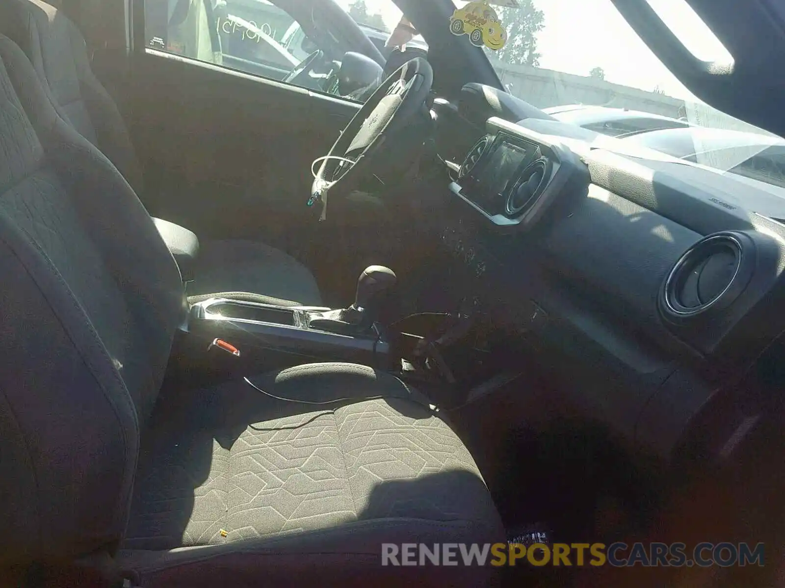 5 Photograph of a damaged car 3TMCZ5AN4KM236015 TOYOTA TACOMA DOU 2019