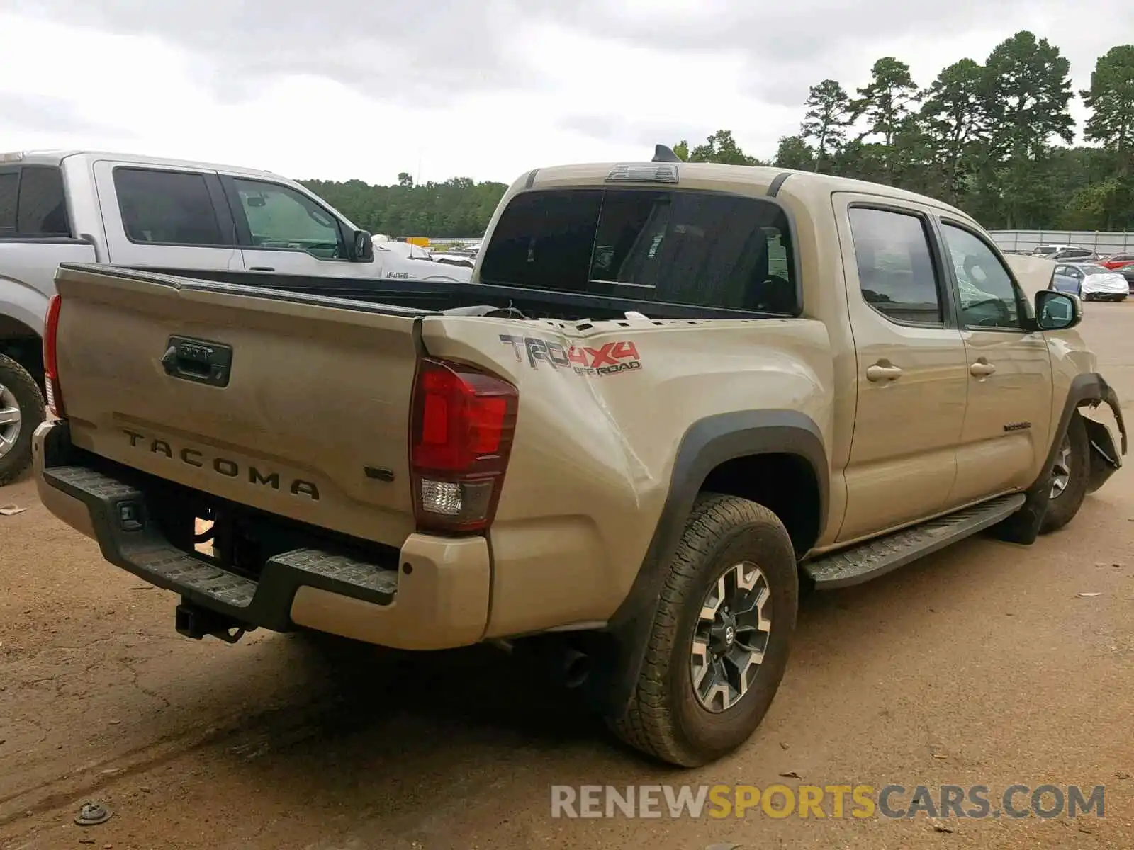 4 Photograph of a damaged car 3TMCZ5AN4KM246673 TOYOTA TACOMA DOU 2019