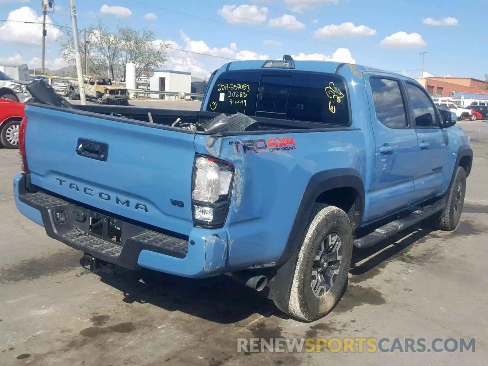 4 Photograph of a damaged car 3TMCZ5AN4KM262145 TOYOTA TACOMA DOU 2019