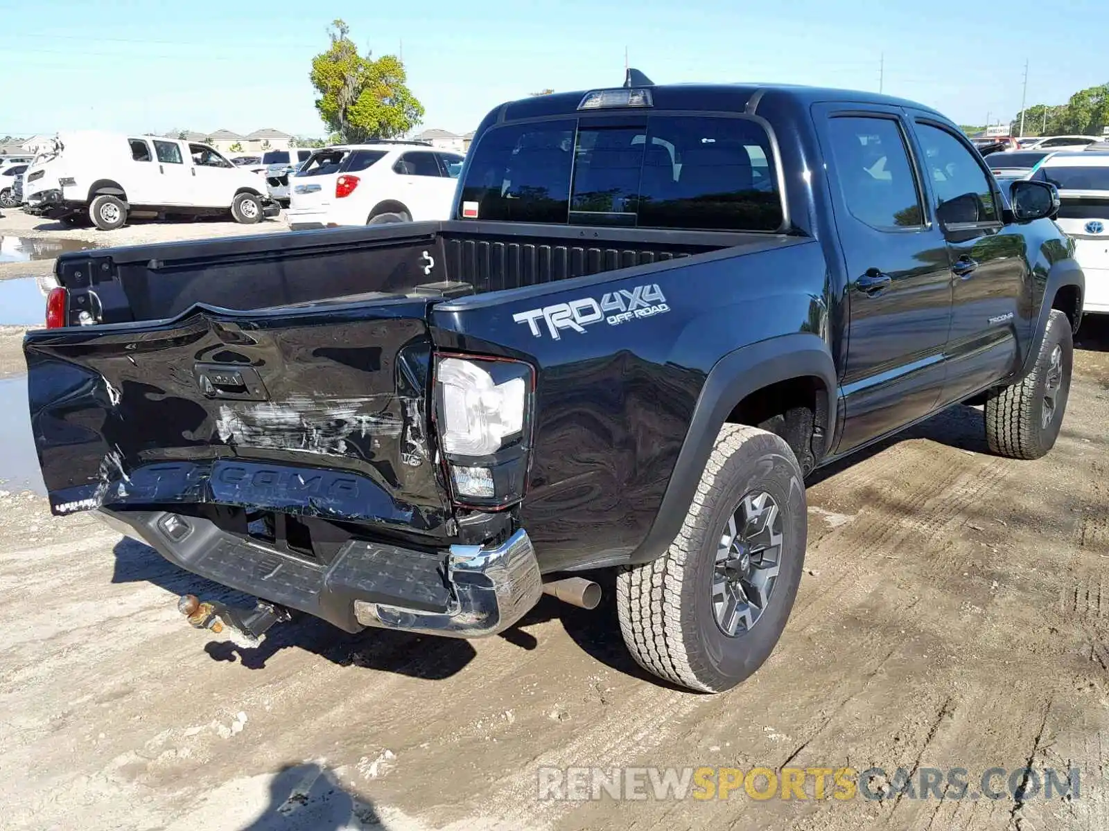 4 Photograph of a damaged car 3TMCZ5AN5KM219112 TOYOTA TACOMA DOU 2019