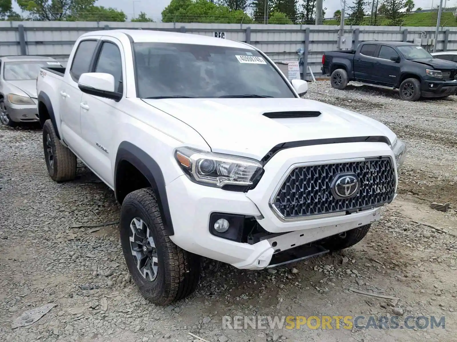 1 Photograph of a damaged car 3TMCZ5AN5KM223452 TOYOTA TACOMA DOU 2019