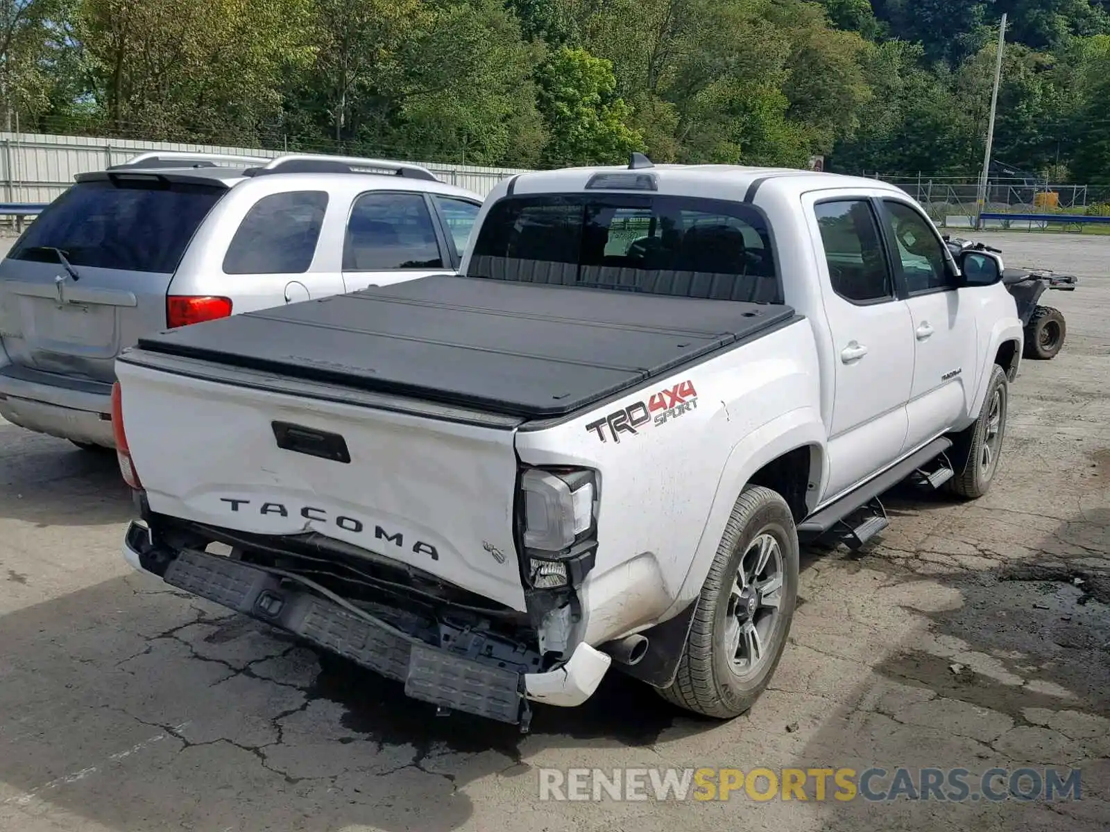 4 Photograph of a damaged car 3TMCZ5AN5KM232880 TOYOTA TACOMA DOU 2019