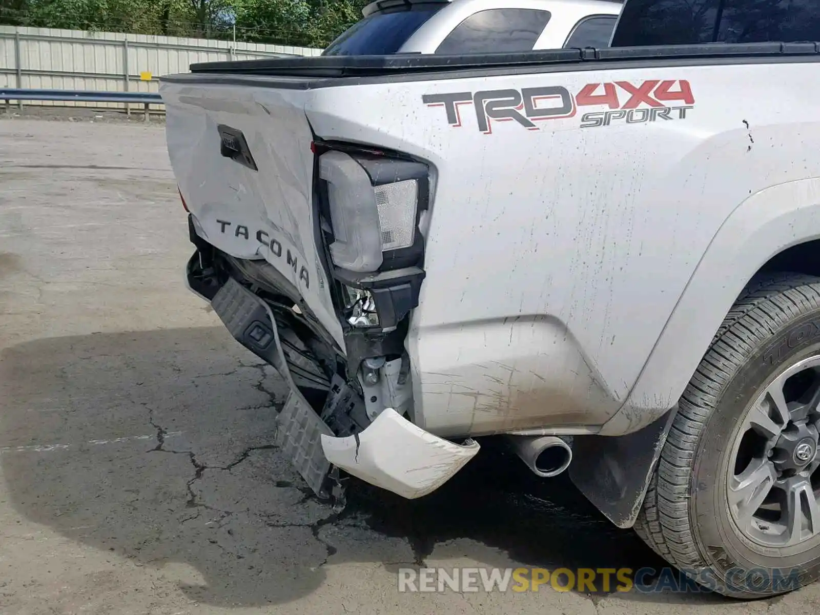 9 Photograph of a damaged car 3TMCZ5AN5KM232880 TOYOTA TACOMA DOU 2019