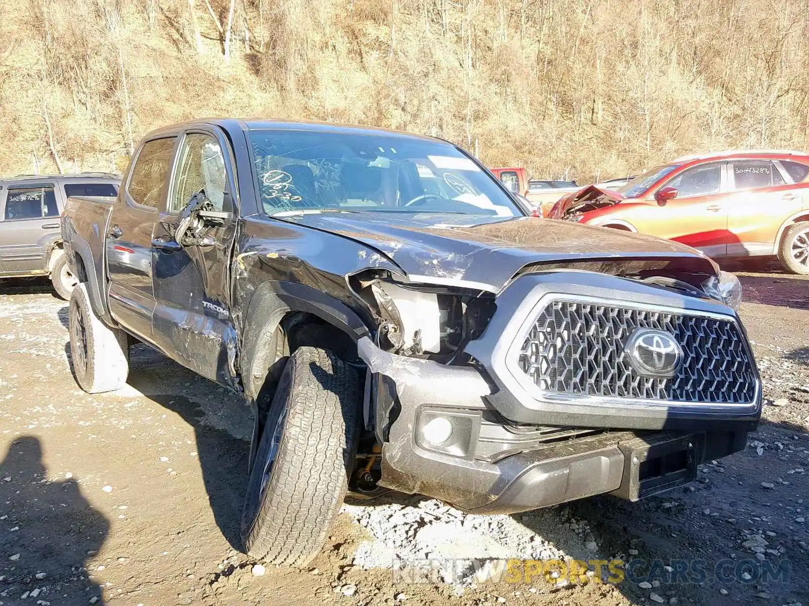 1 Photograph of a damaged car 3TMCZ5AN6KM195757 TOYOTA TACOMA DOU 2019