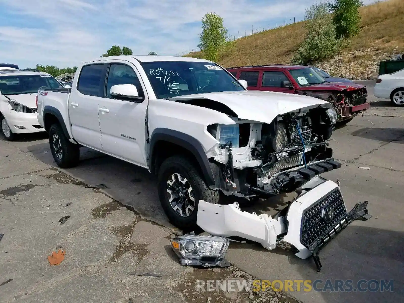 1 Photograph of a damaged car 3TMCZ5AN6KM198111 TOYOTA TACOMA DOU 2019