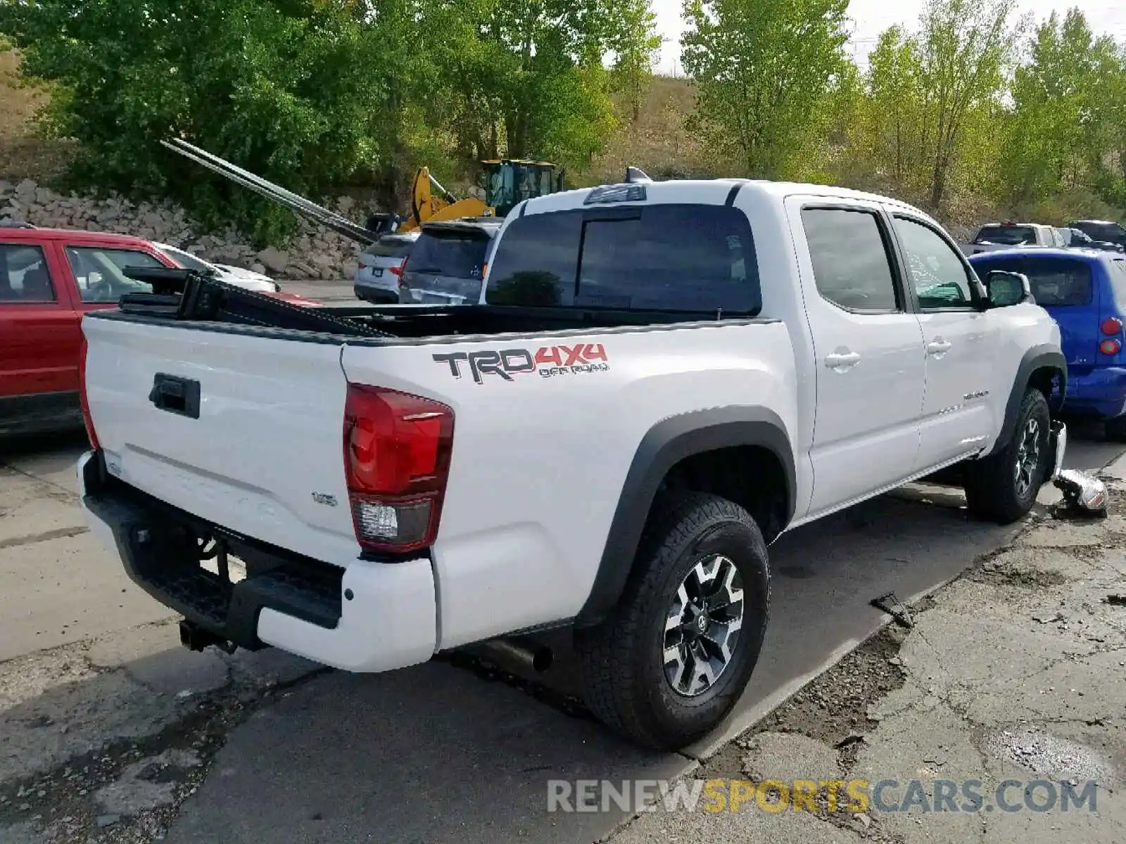 4 Photograph of a damaged car 3TMCZ5AN6KM198111 TOYOTA TACOMA DOU 2019