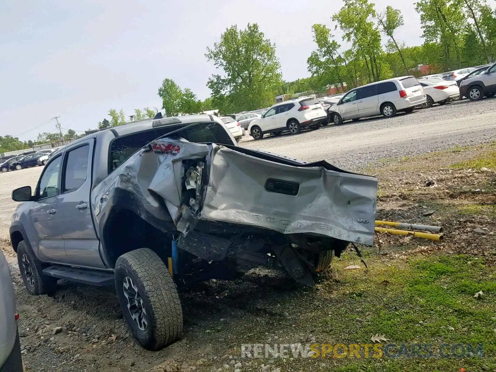 3 Photograph of a damaged car 3TMCZ5AN6KM201119 TOYOTA TACOMA DOU 2019