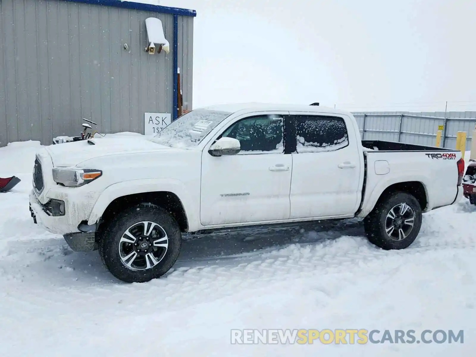 9 Photograph of a damaged car 3TMCZ5AN6KM209477 TOYOTA TACOMA DOU 2019