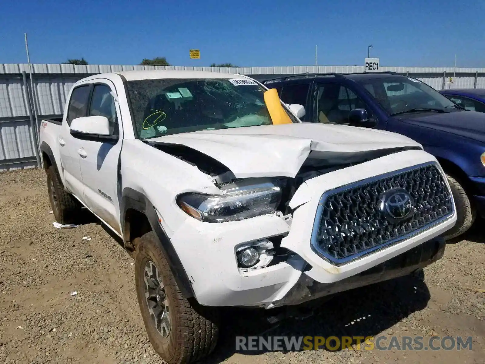 1 Photograph of a damaged car 3TMCZ5AN6KM220625 TOYOTA TACOMA DOU 2019