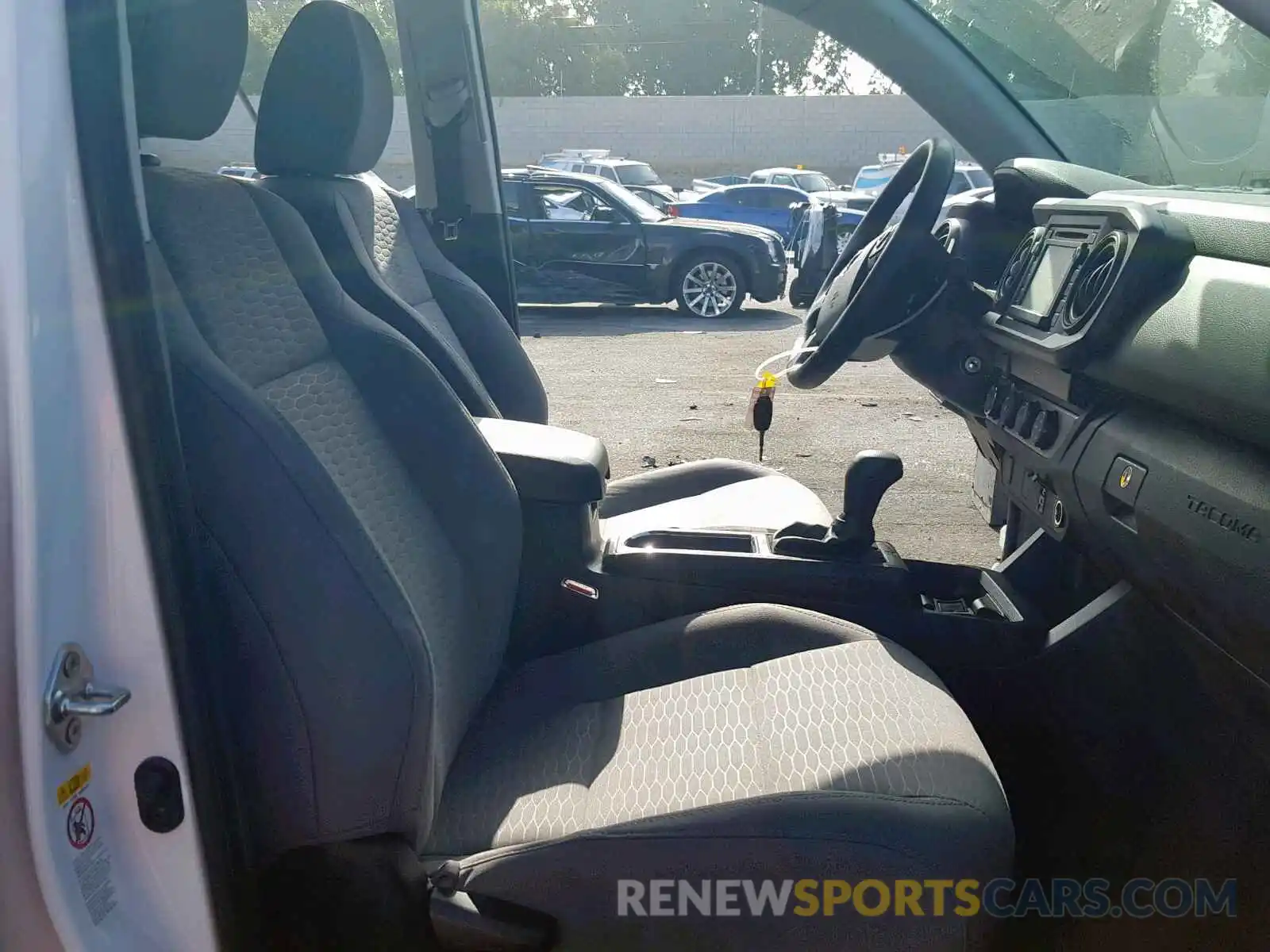 5 Photograph of a damaged car 3TMCZ5AN6KM237005 TOYOTA TACOMA DOU 2019