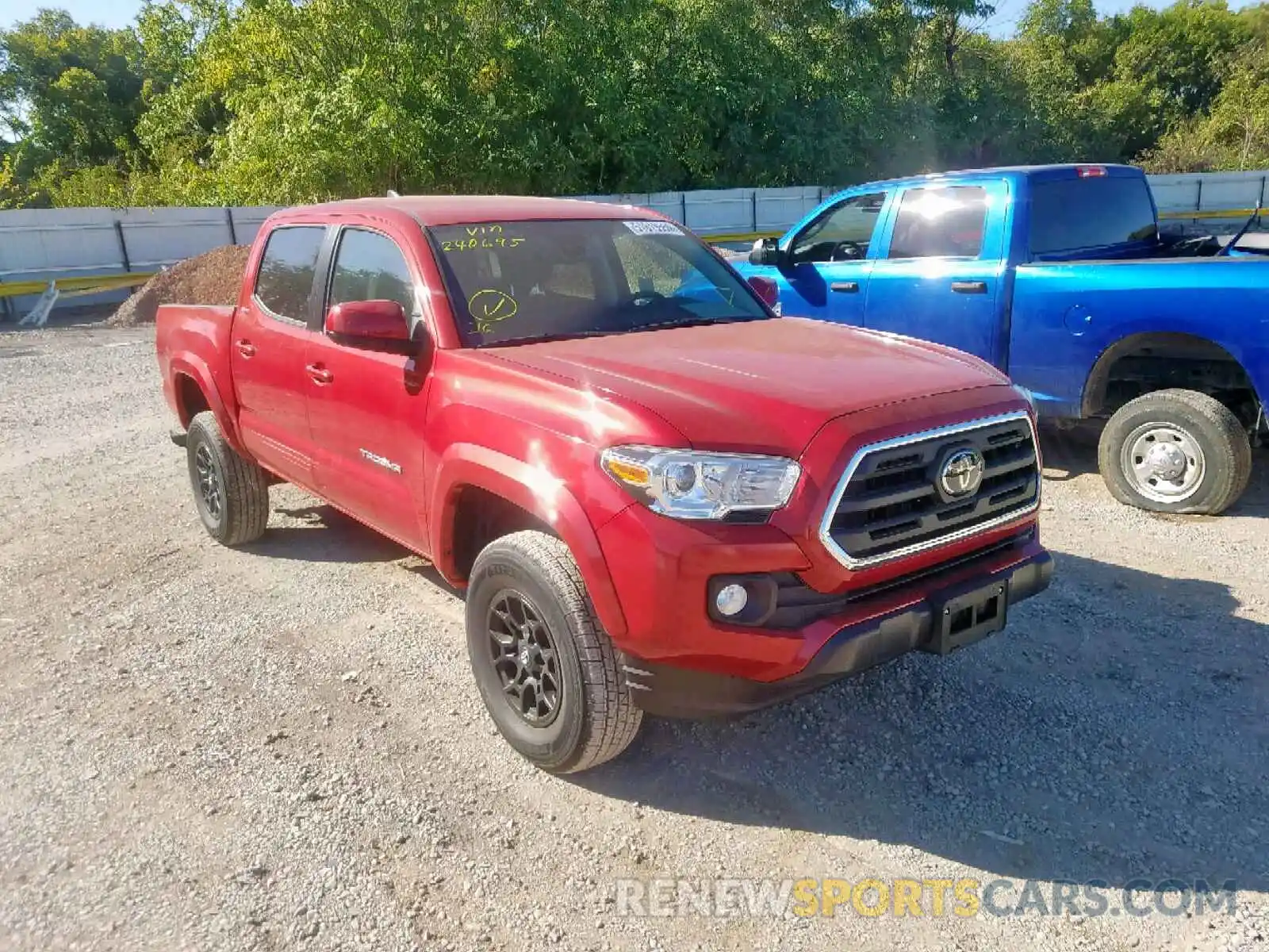 1 Фотография поврежденного автомобиля 3TMCZ5AN6KM240695 TOYOTA TACOMA DOU 2019