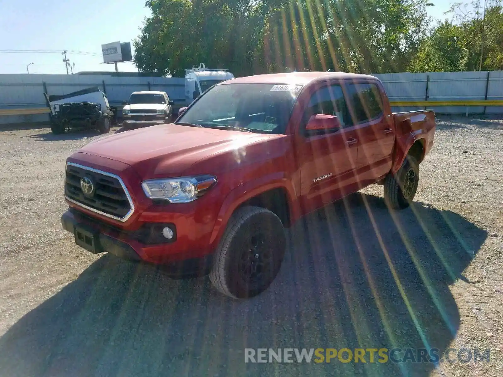 2 Фотография поврежденного автомобиля 3TMCZ5AN6KM240695 TOYOTA TACOMA DOU 2019