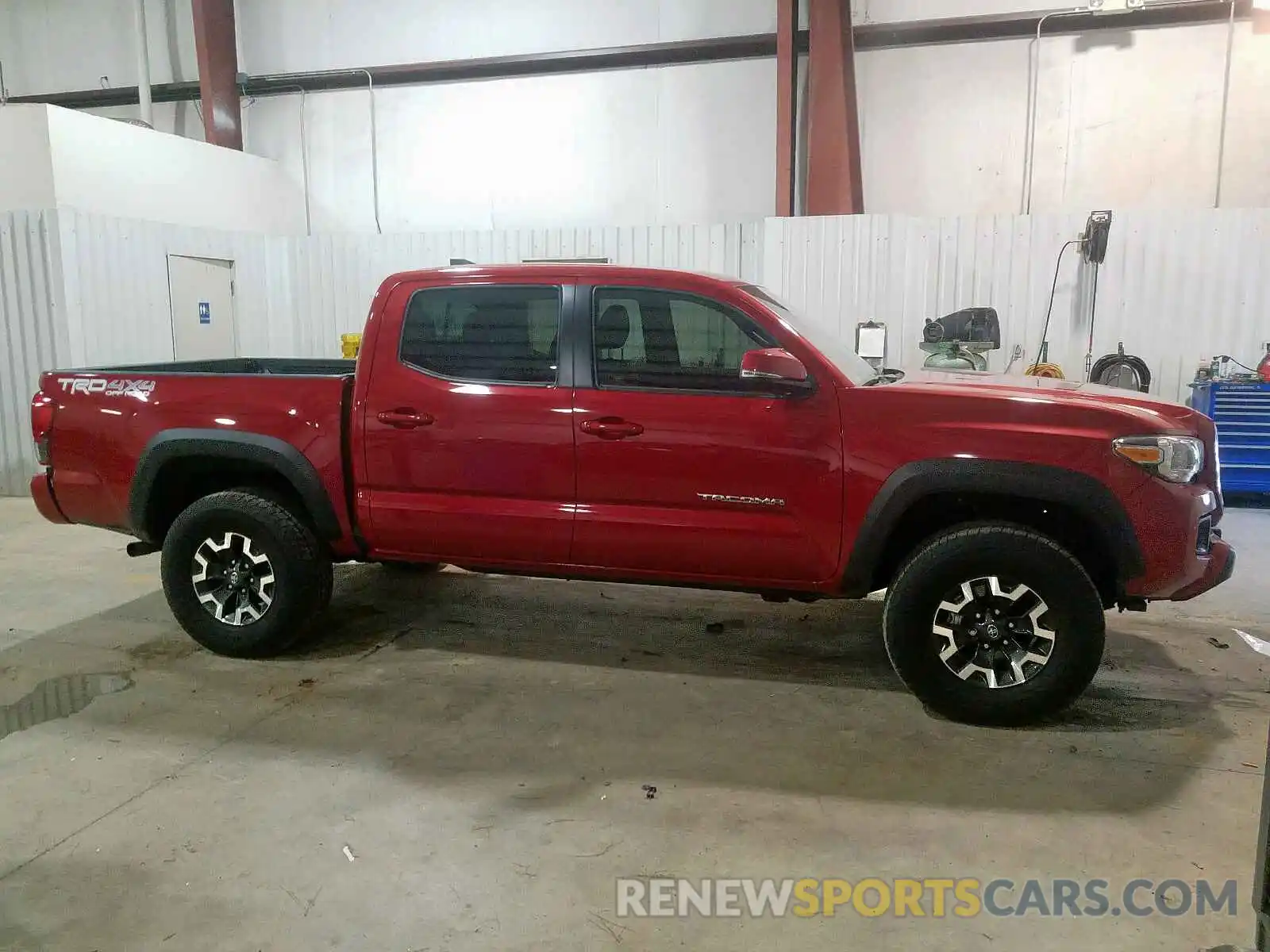 9 Photograph of a damaged car 3TMCZ5AN6KM242740 TOYOTA TACOMA DOU 2019