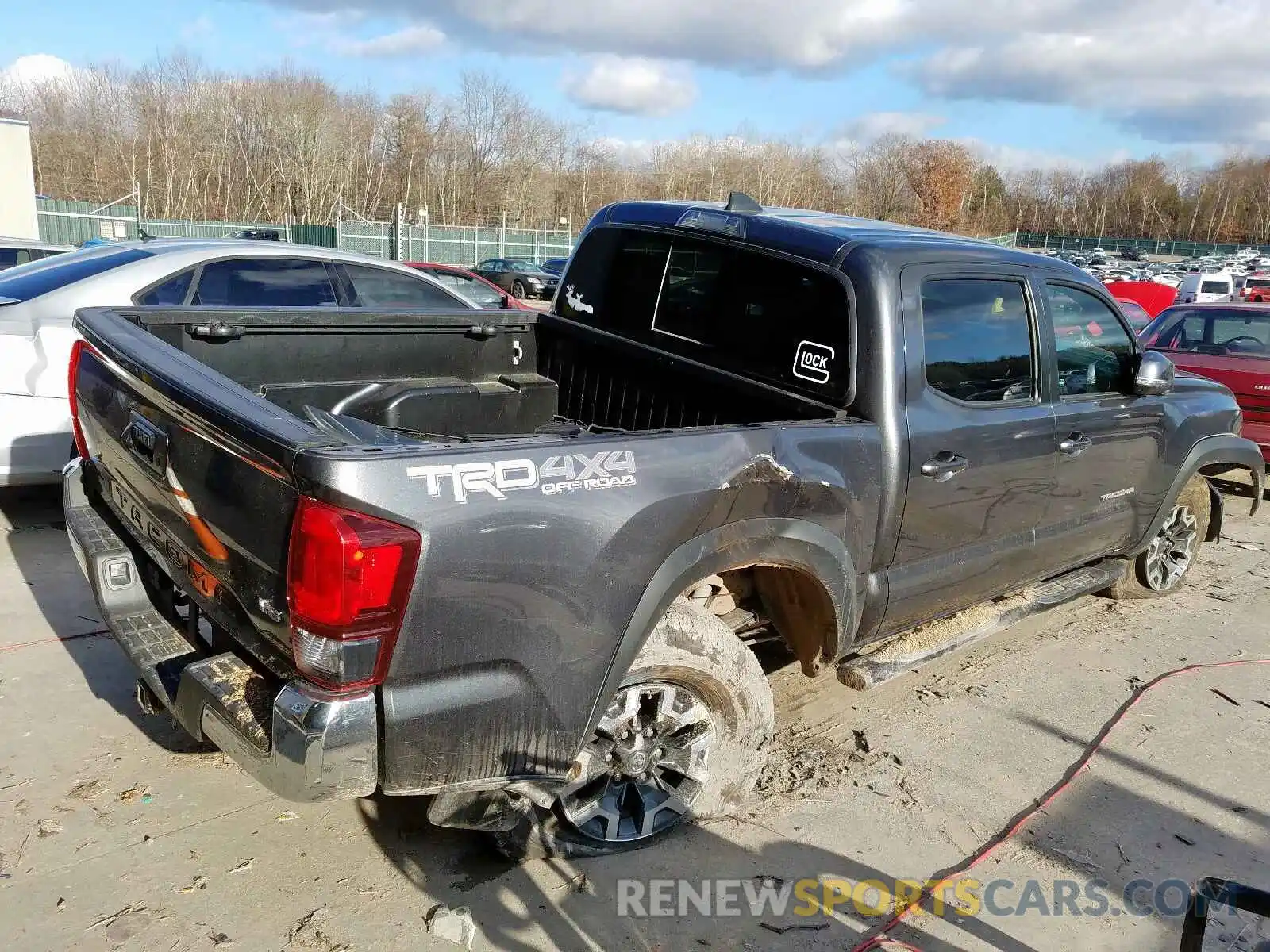 4 Photograph of a damaged car 3TMCZ5AN6KM262714 TOYOTA TACOMA DOU 2019