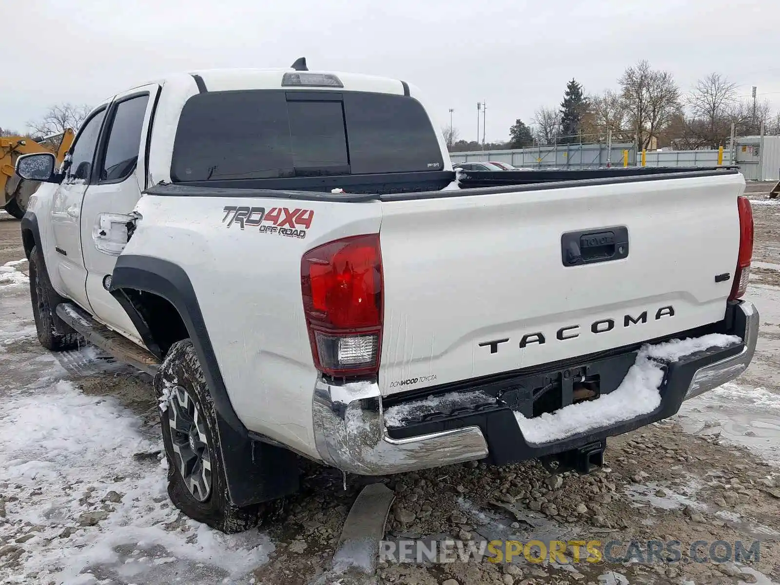 3 Фотография поврежденного автомобиля 3TMCZ5AN6KM262843 TOYOTA TACOMA DOU 2019