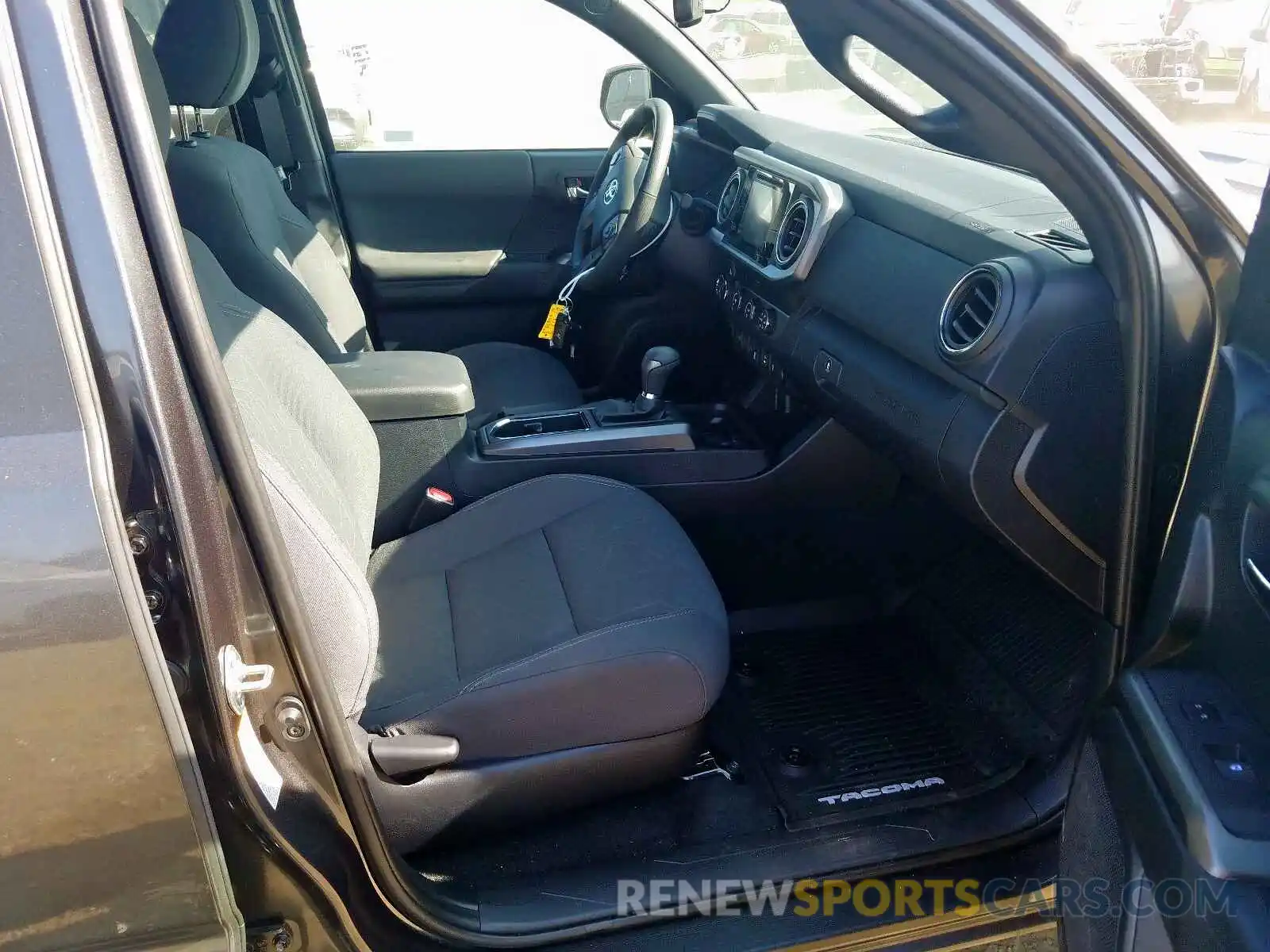 5 Photograph of a damaged car 3TMCZ5AN6KM277634 TOYOTA TACOMA DOU 2019