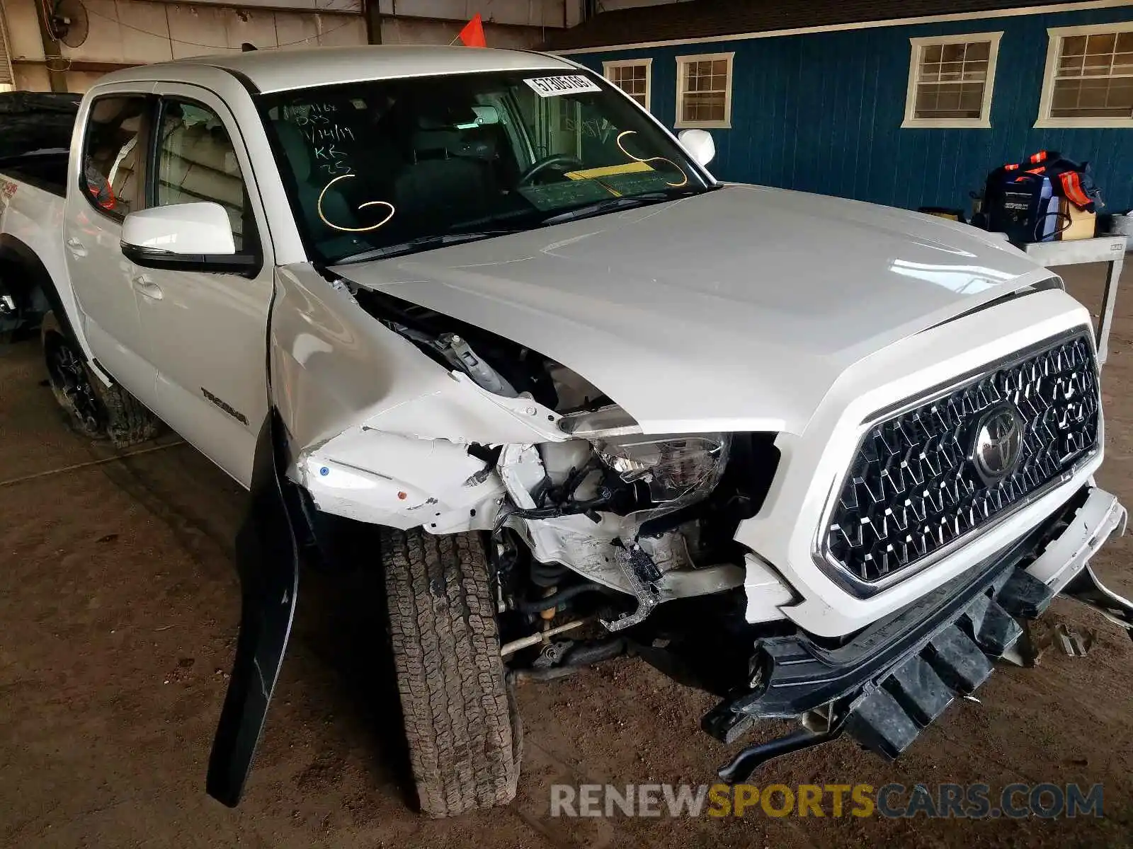 1 Photograph of a damaged car 3TMCZ5AN7KM203977 TOYOTA TACOMA DOU 2019