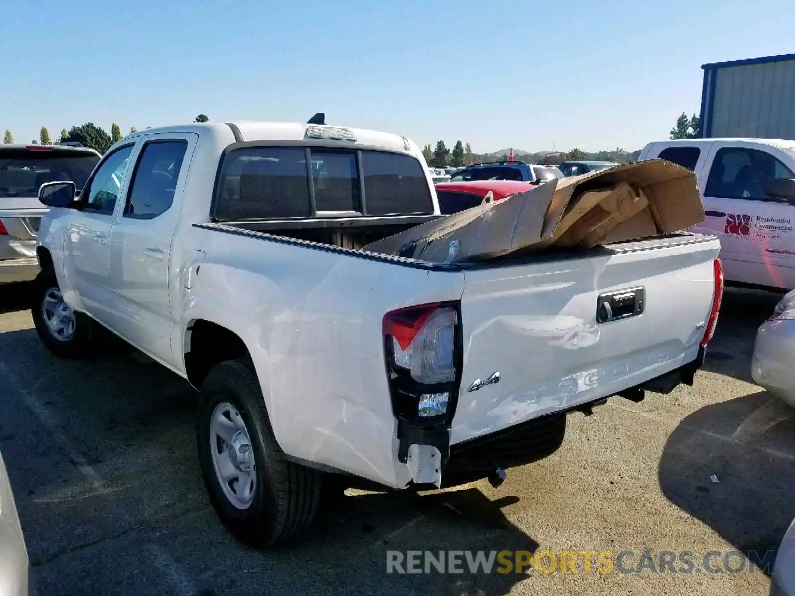 3 Photograph of a damaged car 3TMCZ5AN7KM280512 TOYOTA TACOMA DOU 2019