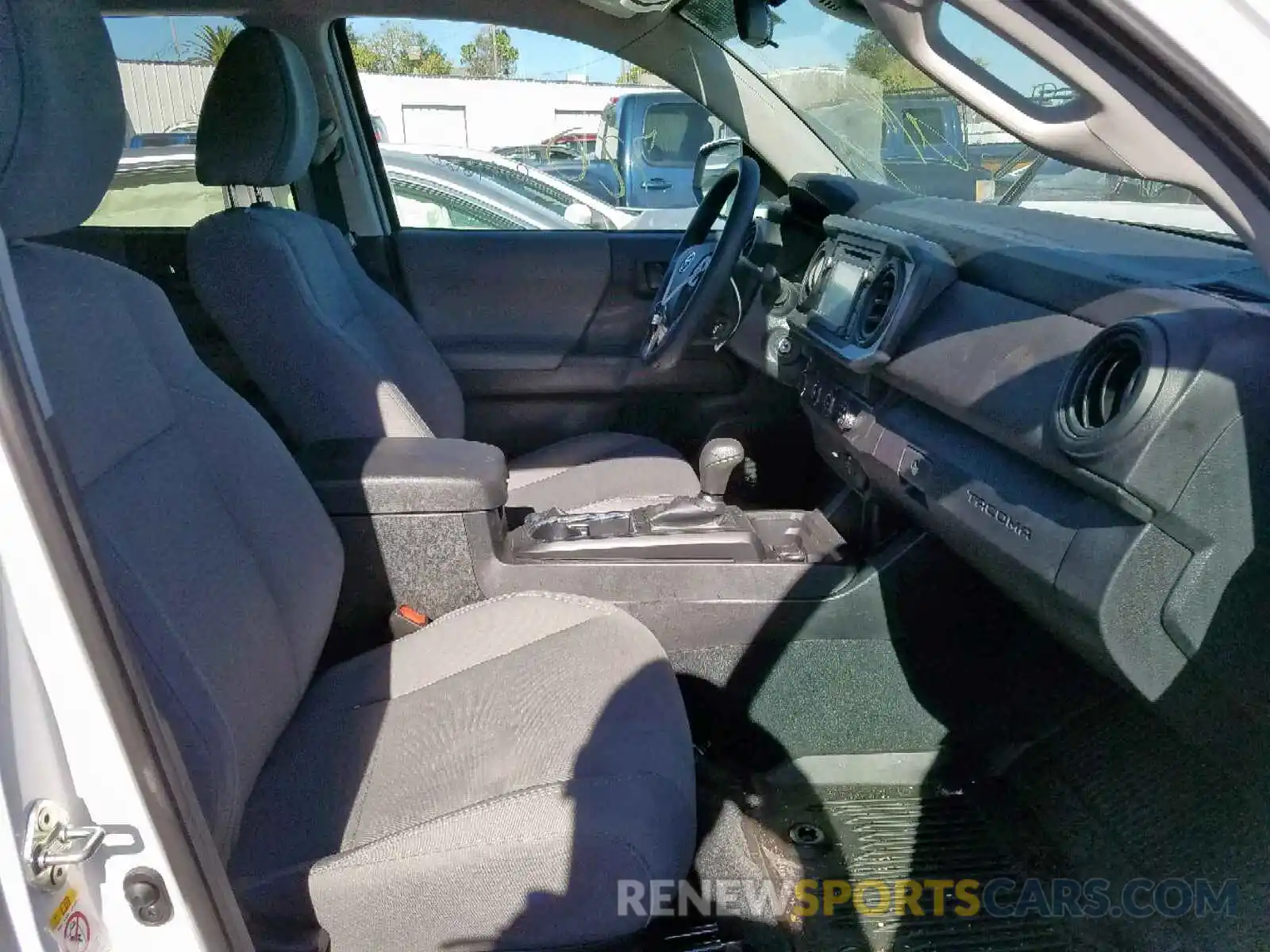 5 Photograph of a damaged car 3TMCZ5AN7KM280512 TOYOTA TACOMA DOU 2019