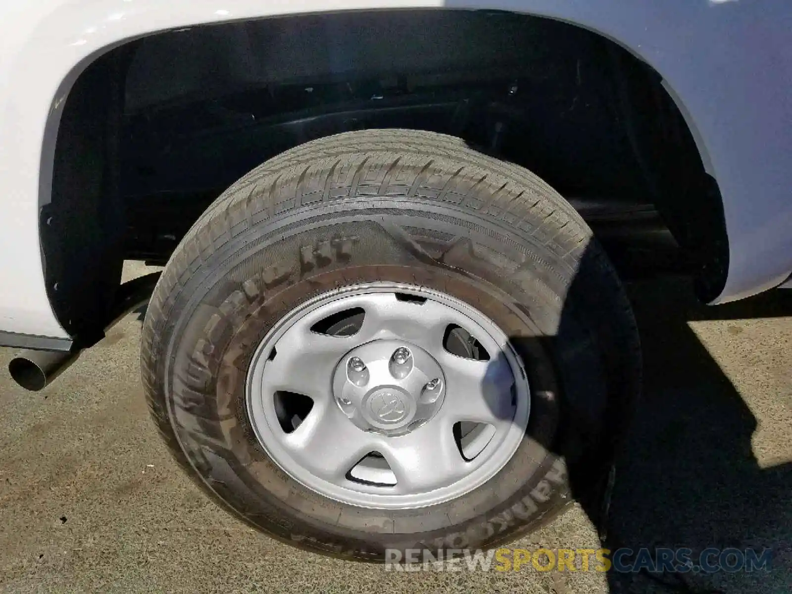 9 Photograph of a damaged car 3TMCZ5AN7KM280512 TOYOTA TACOMA DOU 2019