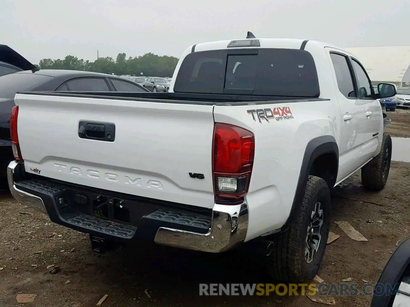 4 Photograph of a damaged car 3TMCZ5AN8KM208296 TOYOTA TACOMA DOU 2019