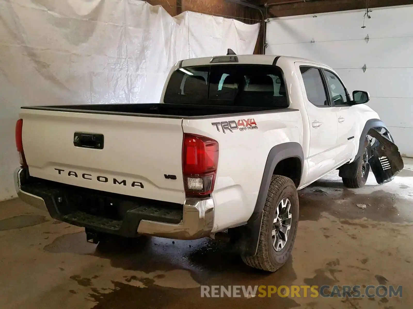 4 Photograph of a damaged car 3TMCZ5AN8KM211067 TOYOTA TACOMA DOU 2019