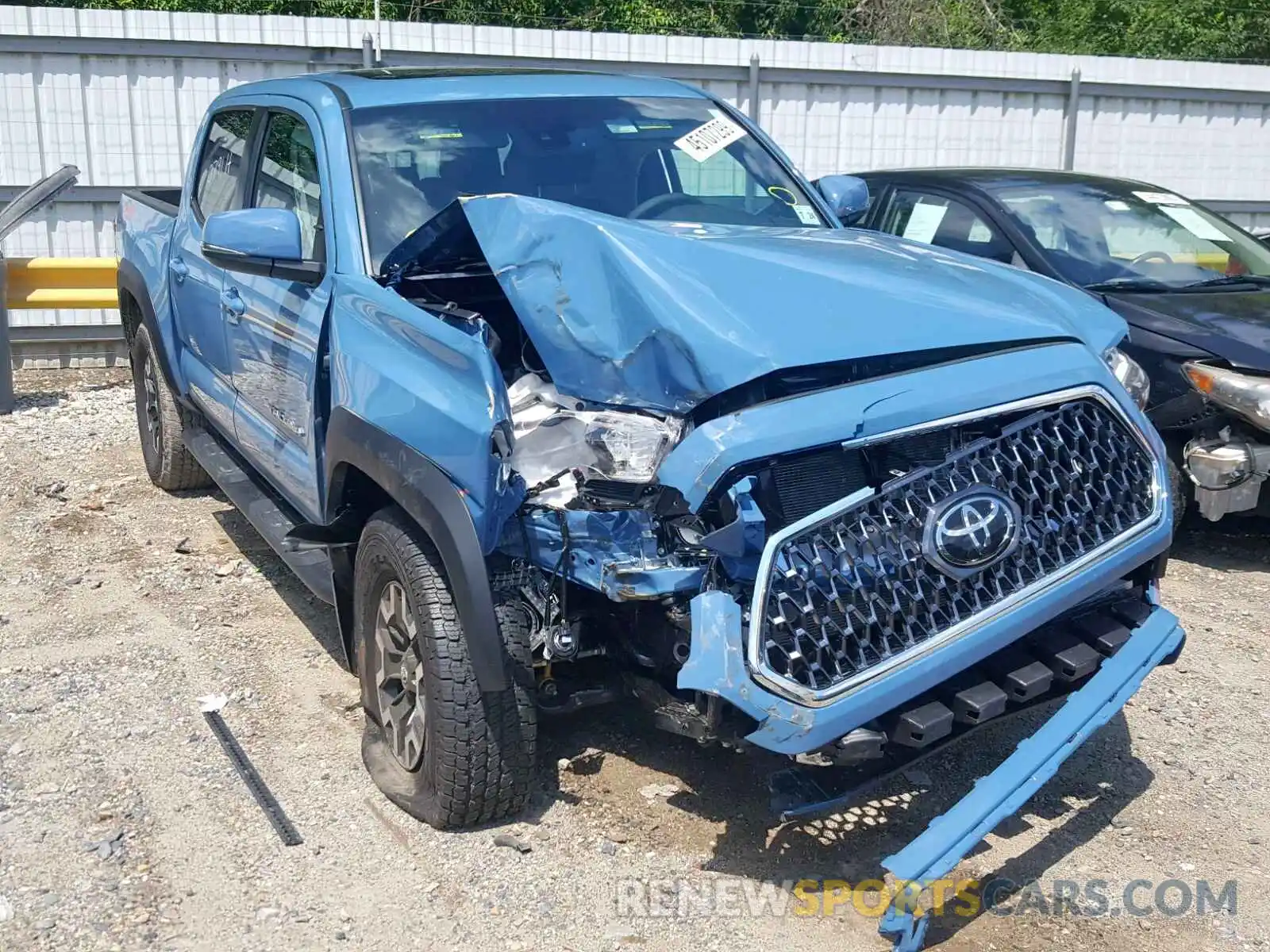 1 Photograph of a damaged car 3TMCZ5AN8KM260284 TOYOTA TACOMA DOU 2019