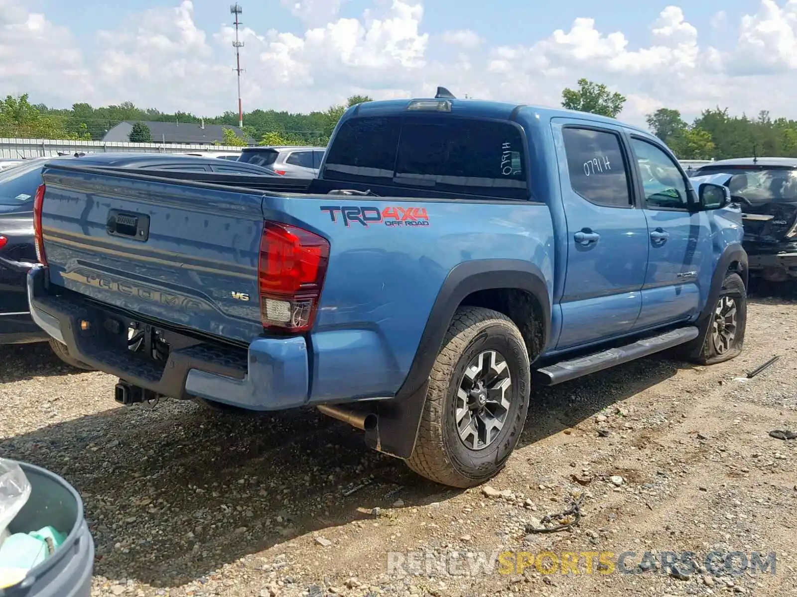 4 Photograph of a damaged car 3TMCZ5AN8KM260284 TOYOTA TACOMA DOU 2019