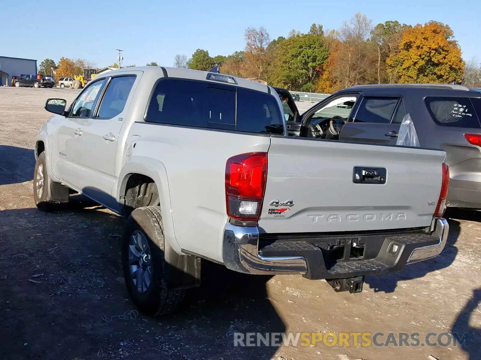 3 Photograph of a damaged car 3TMCZ5AN8KM268837 TOYOTA TACOMA DOU 2019