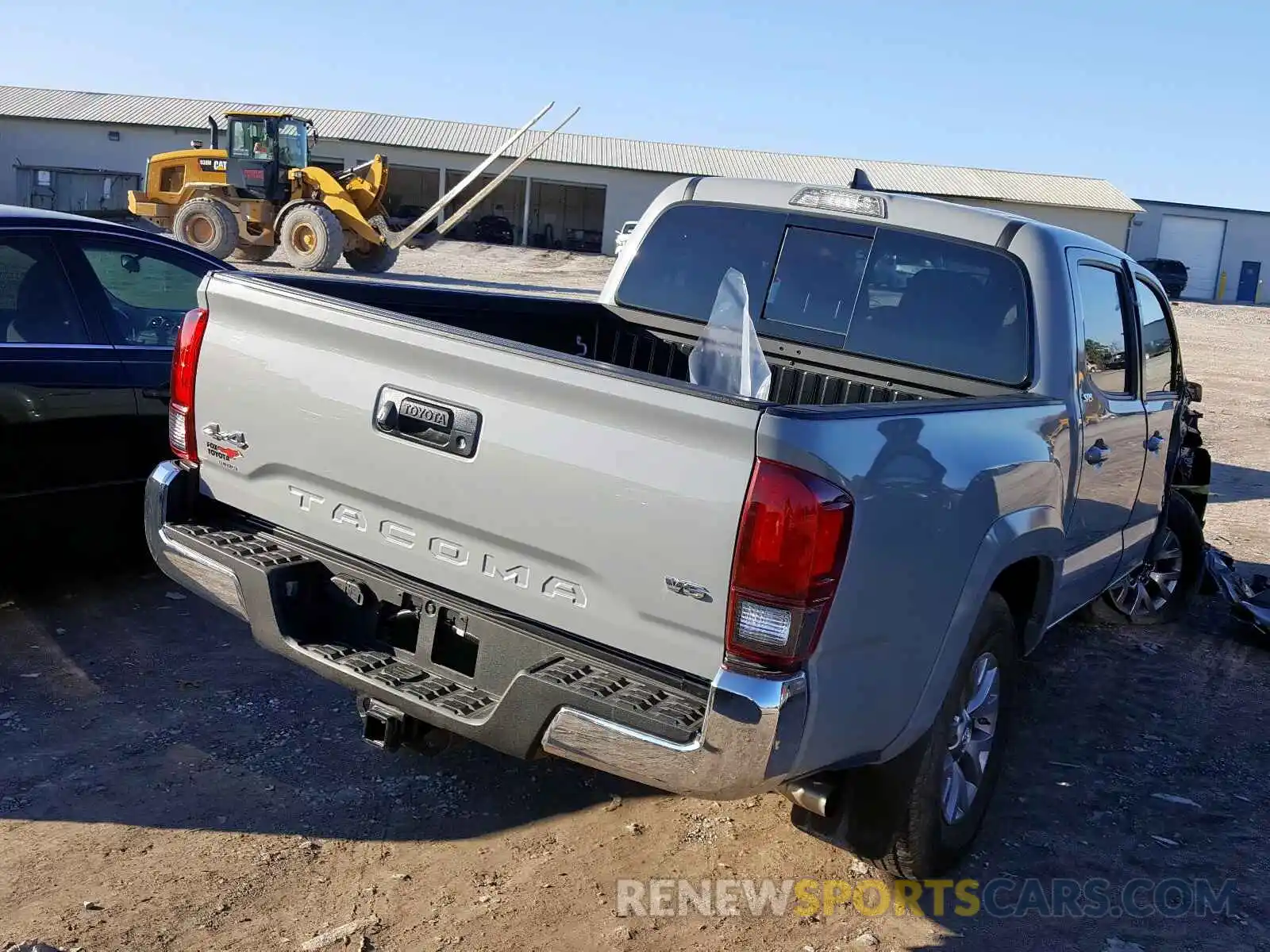 4 Photograph of a damaged car 3TMCZ5AN8KM268837 TOYOTA TACOMA DOU 2019