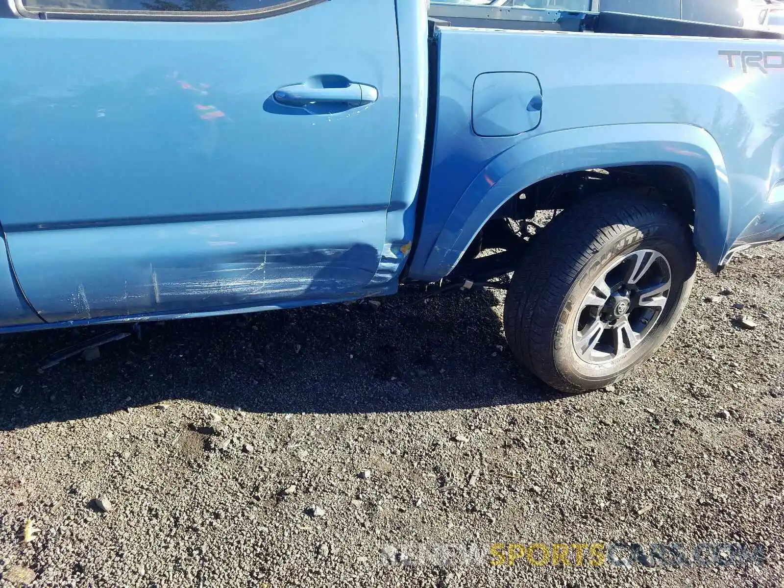 9 Фотография поврежденного автомобиля 3TMCZ5AN8KM280390 TOYOTA TACOMA DOU 2019