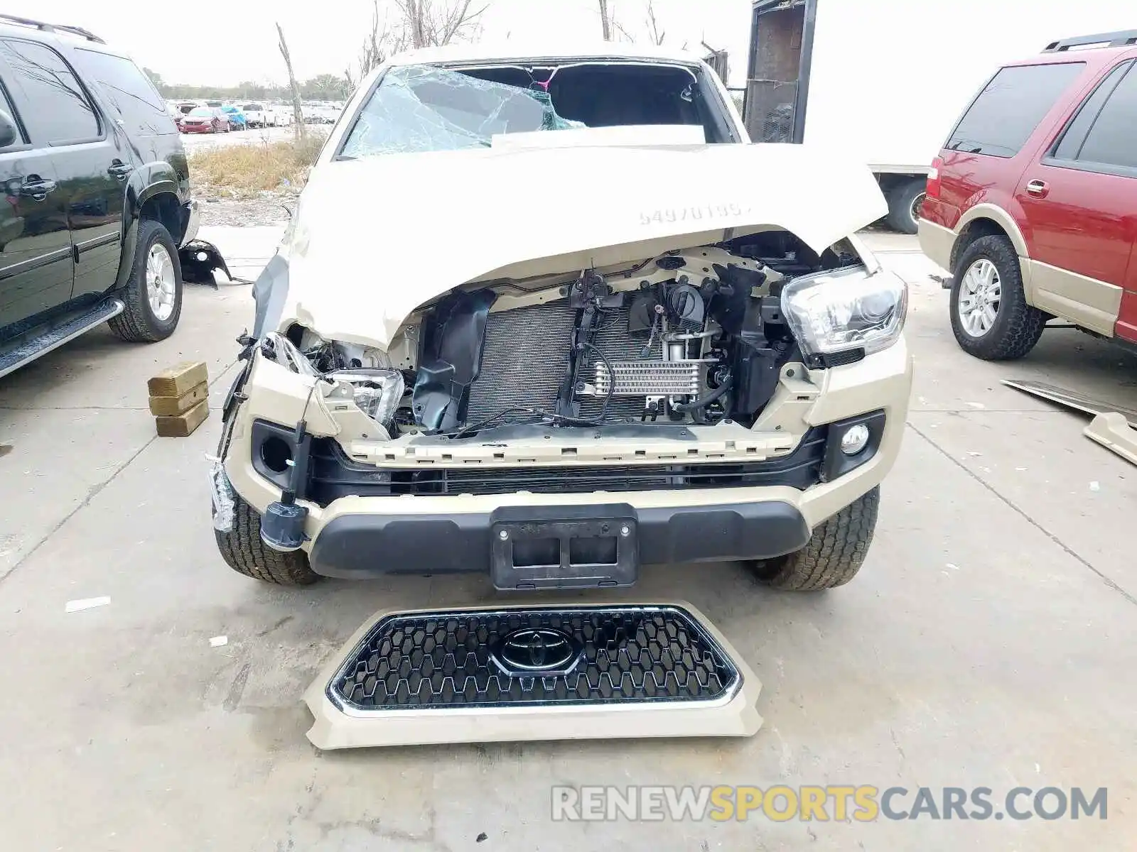 9 Photograph of a damaged car 3TMCZ5AN8KM282530 TOYOTA TACOMA DOU 2019