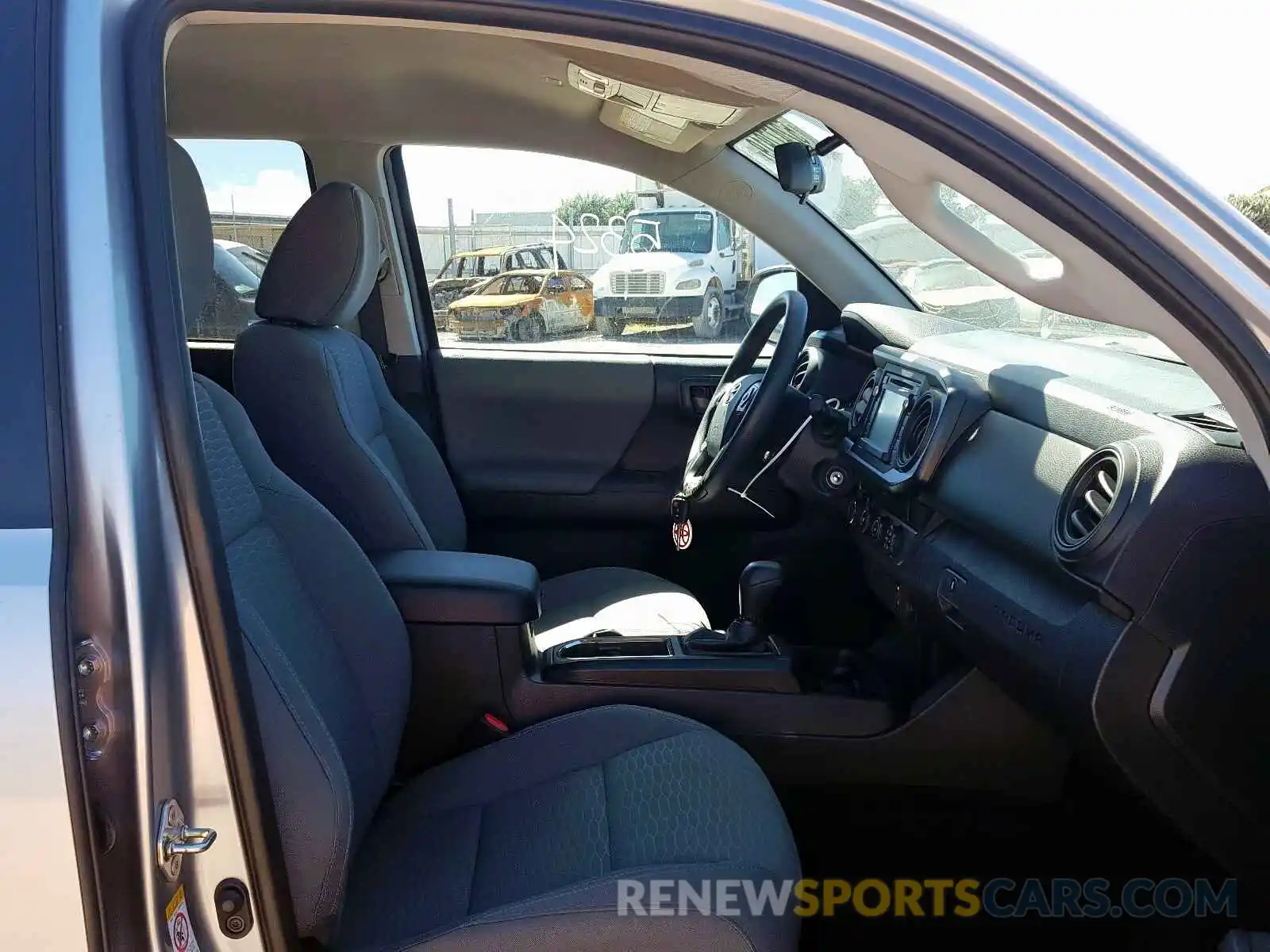 5 Photograph of a damaged car 3TMCZ5ANXKM220420 TOYOTA TACOMA DOU 2019