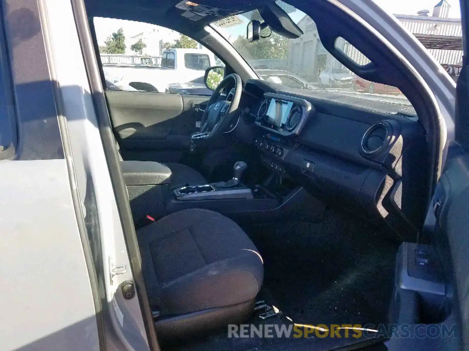 5 Photograph of a damaged car 3TMDZ5BN0KM061880 TOYOTA TACOMA DOU 2019