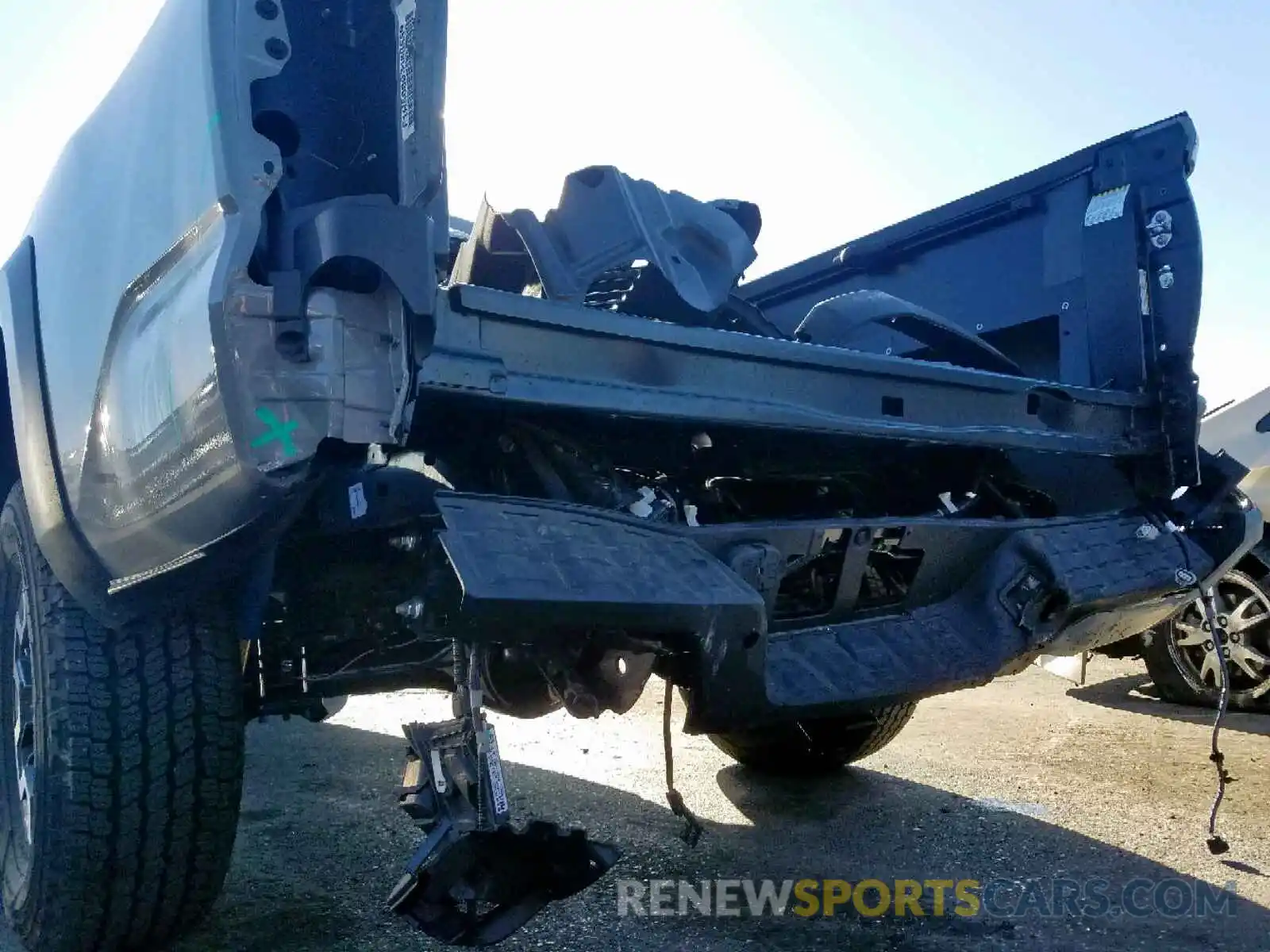 9 Photograph of a damaged car 3TMDZ5BN0KM061880 TOYOTA TACOMA DOU 2019