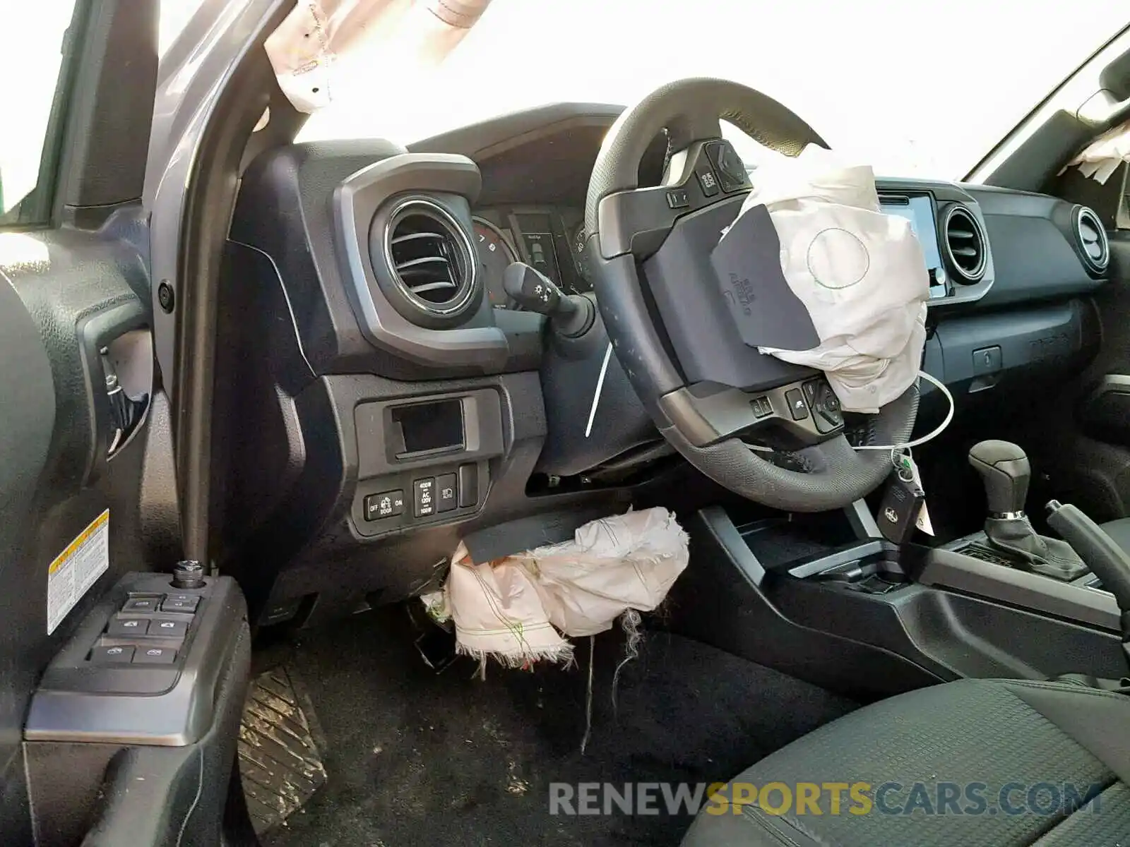 9 Photograph of a damaged car 3TMDZ5BN2KM057832 TOYOTA TACOMA DOU 2019