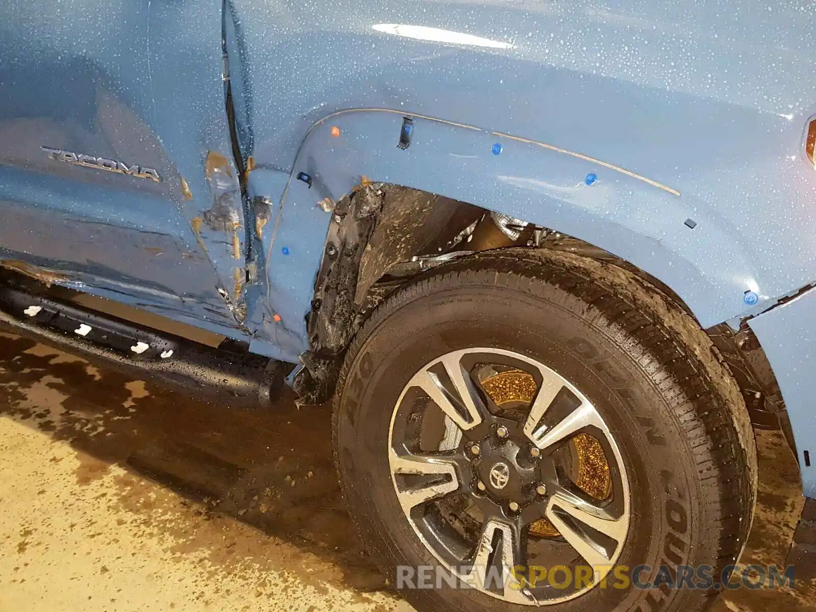 9 Photograph of a damaged car 3TMDZ5BN2KM071682 TOYOTA TACOMA DOU 2019