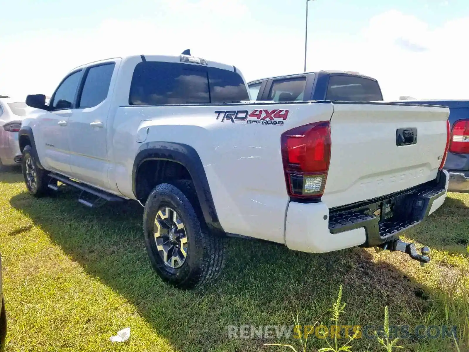 3 Photograph of a damaged car 3TMDZ5BN2KM076364 TOYOTA TACOMA DOU 2019